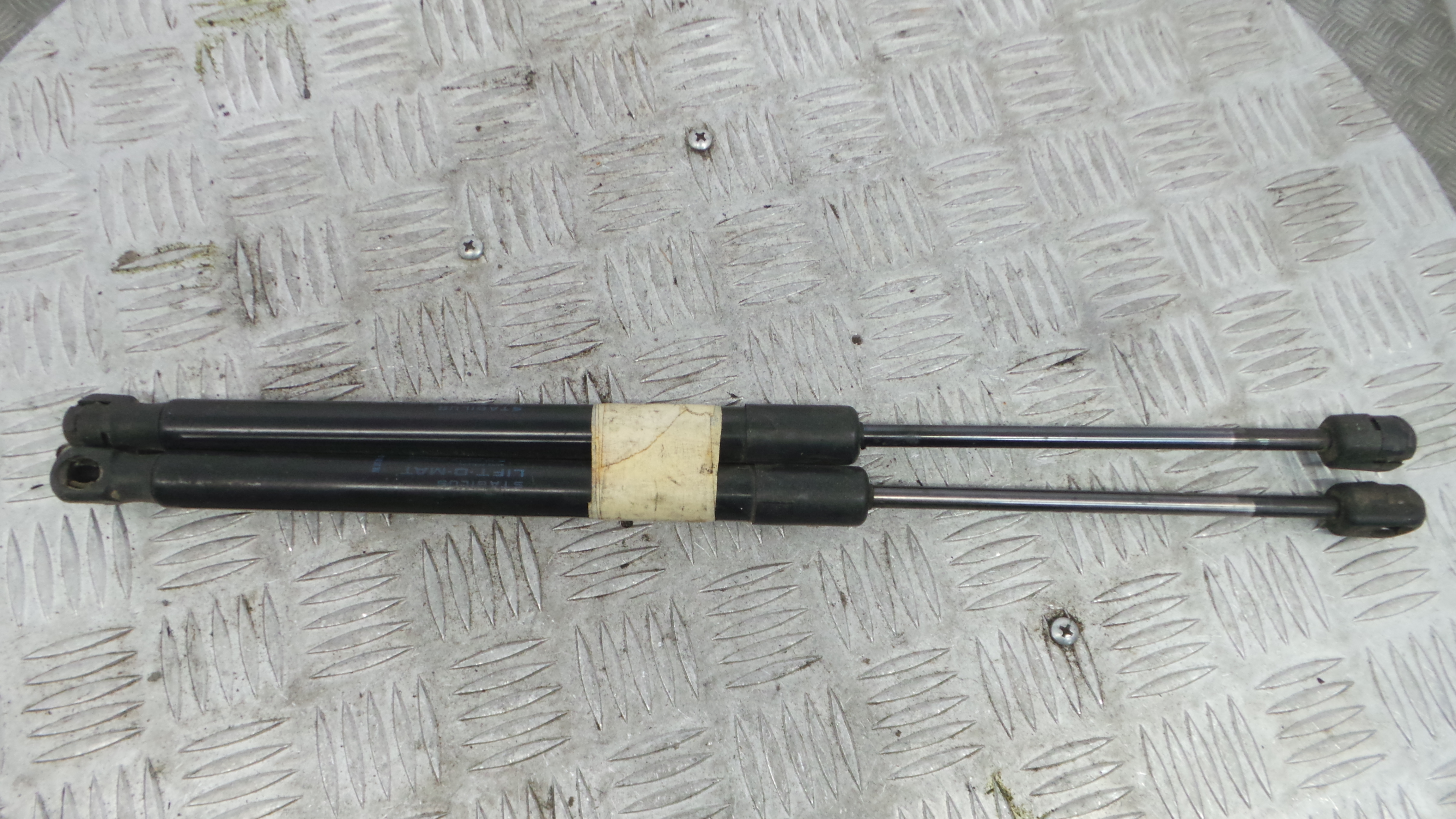 Amortecedor da Mala 904510001R - RENAULT MEGANE III Hatchback (BZ0/1_, B3_)-38370880