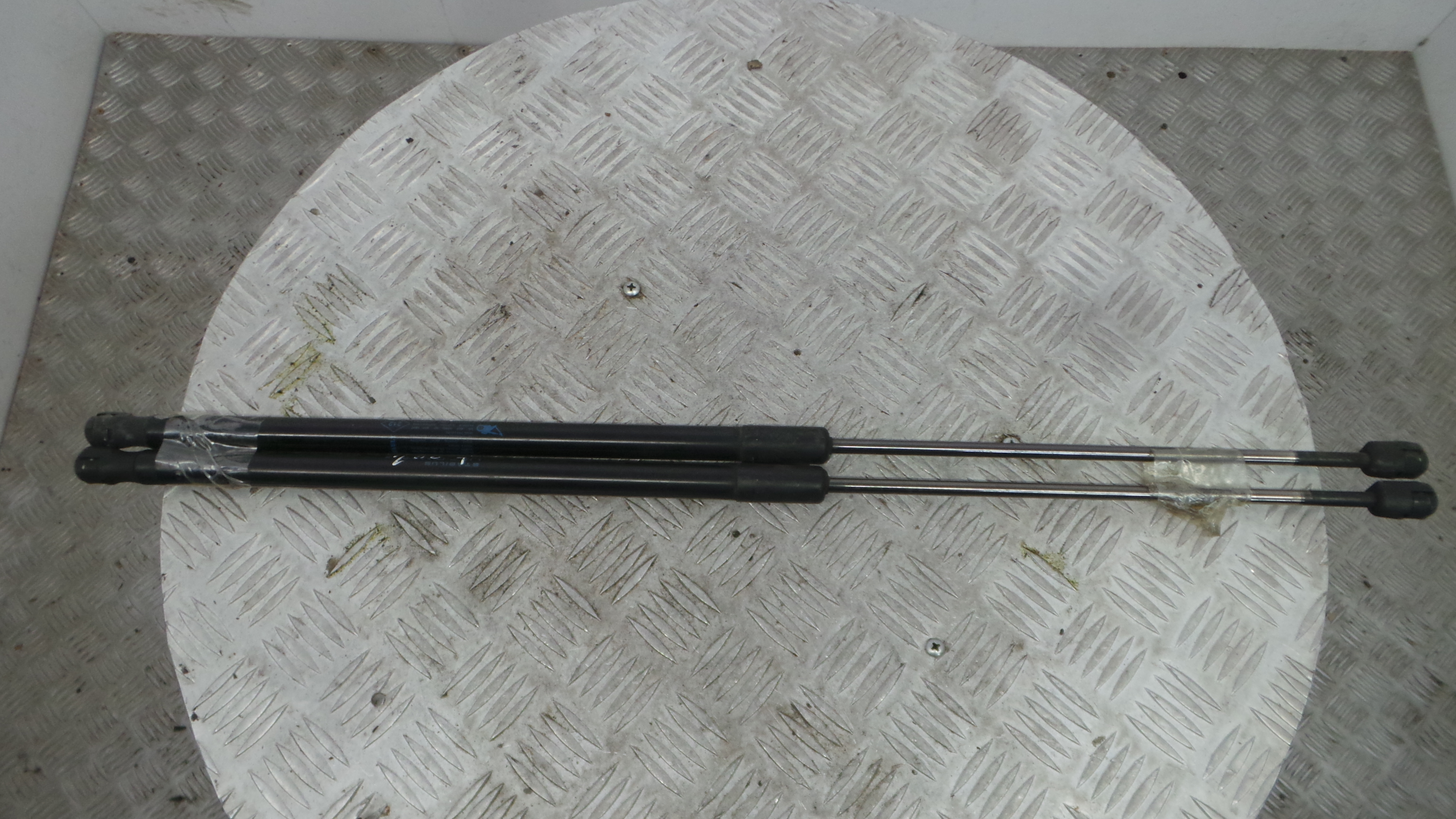 Amortecedor da Mala 904510002R - RENAULT MEGANE III Hatchback (BZ0/1_, B3_)-38370895