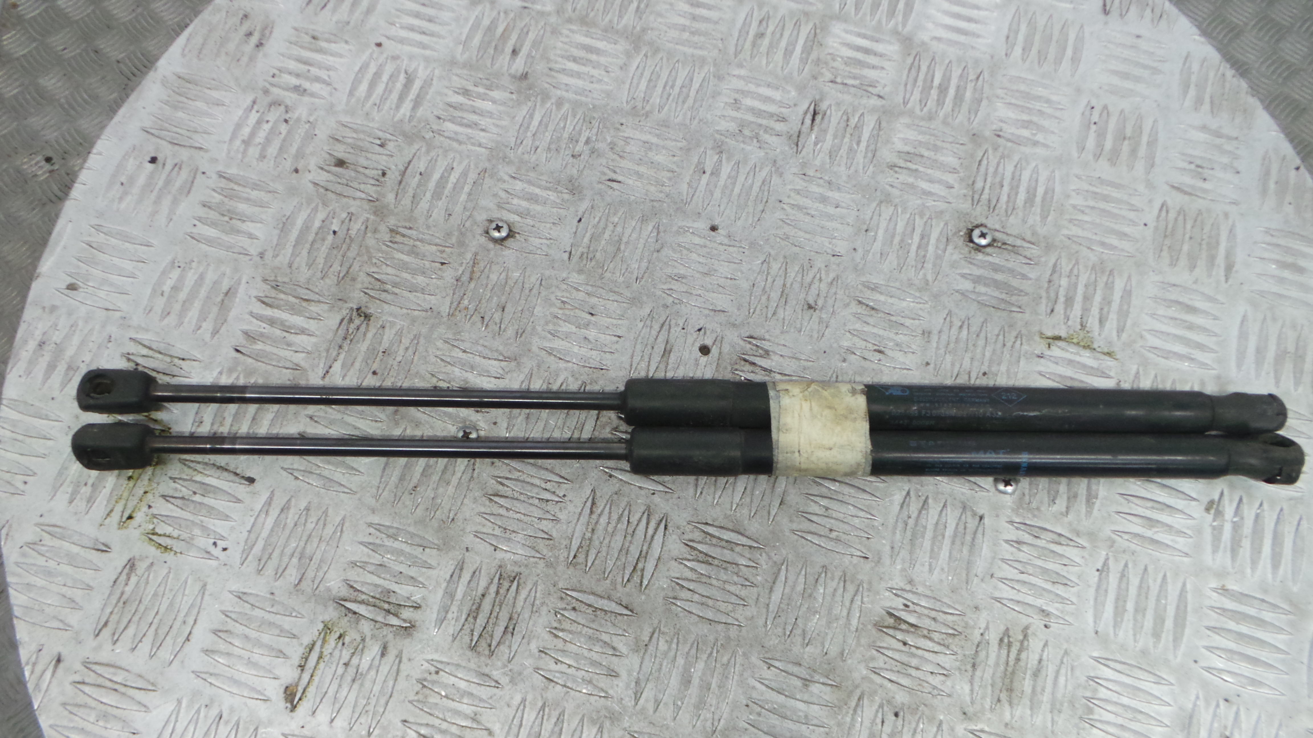 Amortecedor da Mala 844300009R - RENAULT MEGANE III Grandtour (KZ0/1)-38370898