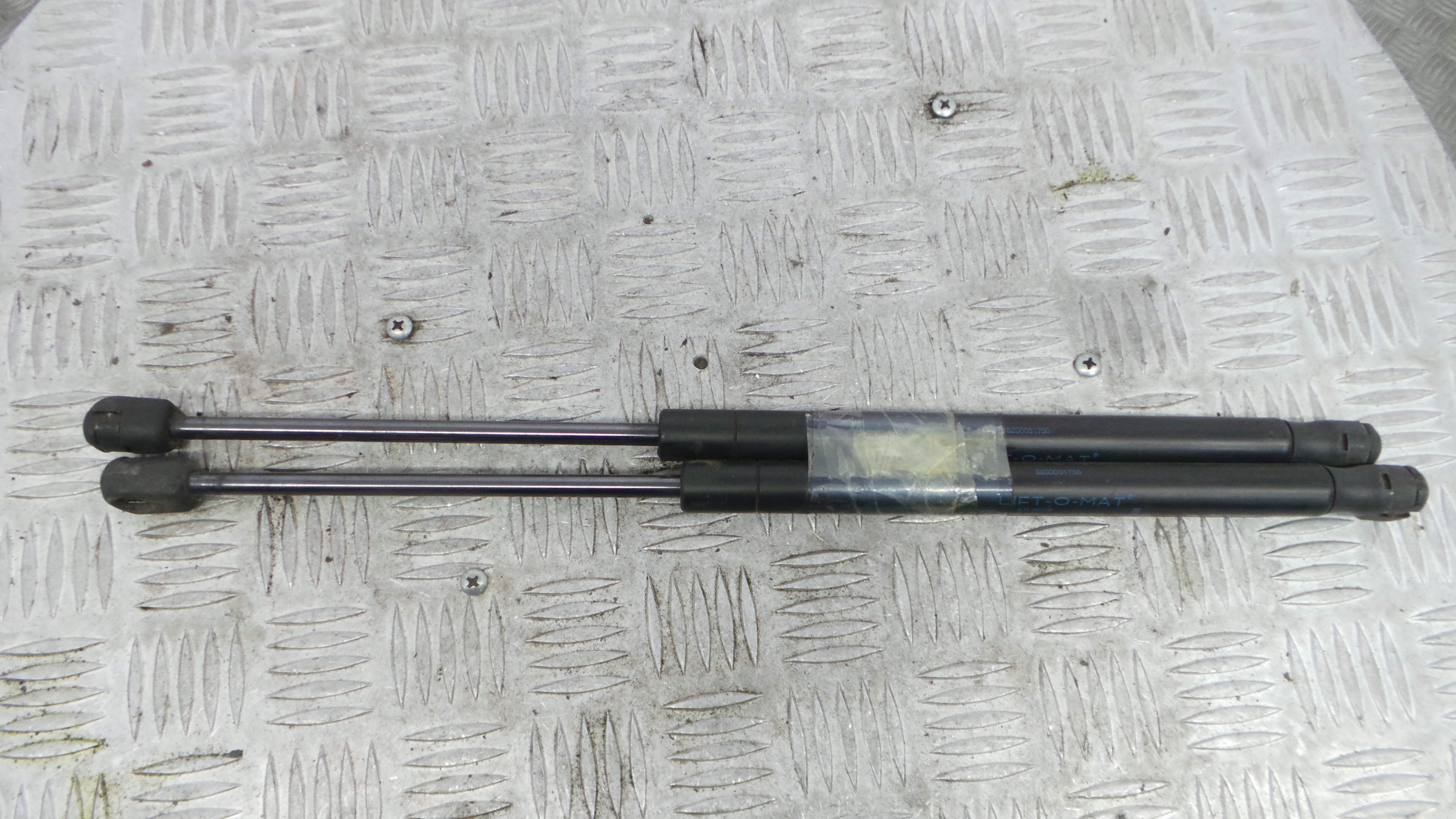 Amortecedor da Mala 8200051750 - RENAULT MEGANE II (BM0/1_, CM0/1_)-38370904