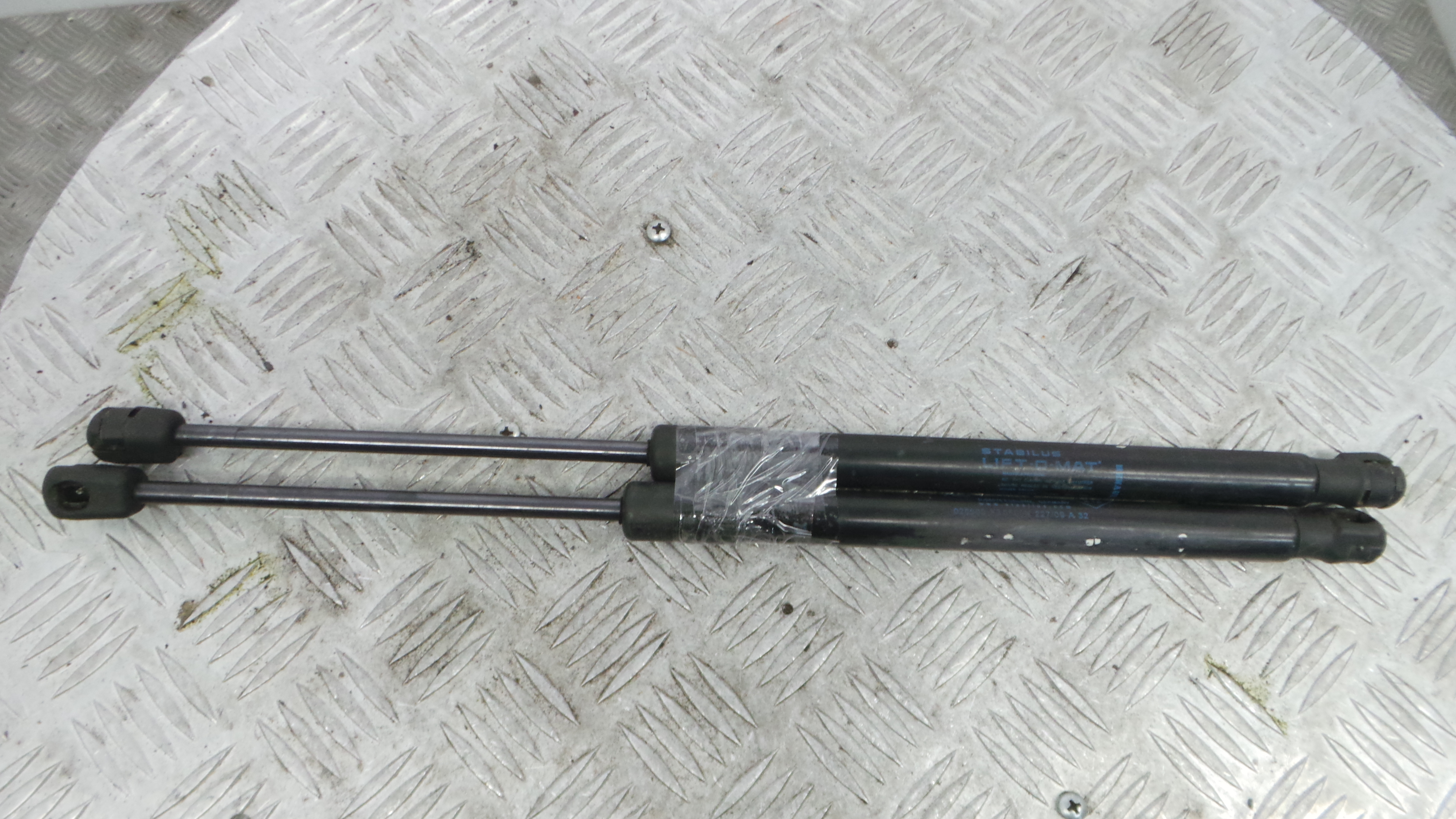 Amortecedor da Mala 904510001R - RENAULT MEGANE III Hatchback (BZ0/1_, B3_)-38370913