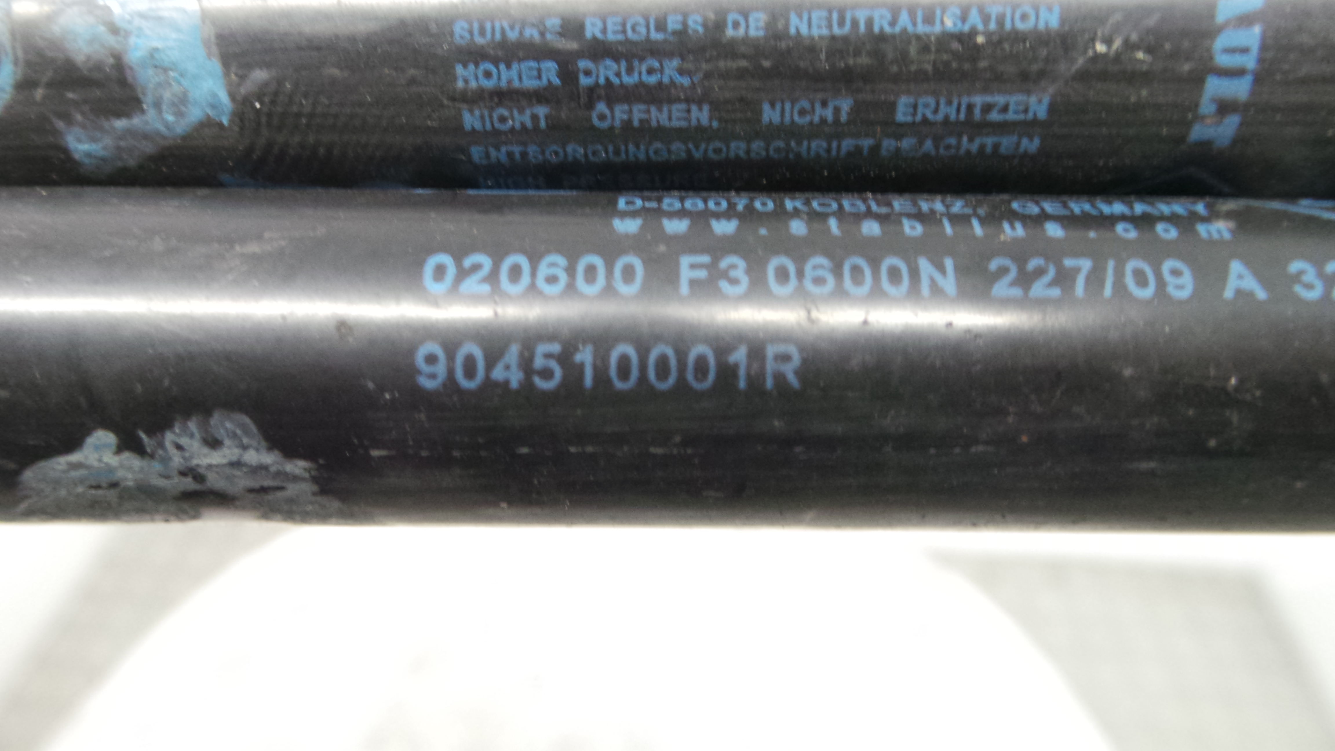 Amortecedor da Mala 904510001R - RENAULT MEGANE III Hatchback (BZ0/1_, B3_)-38370913