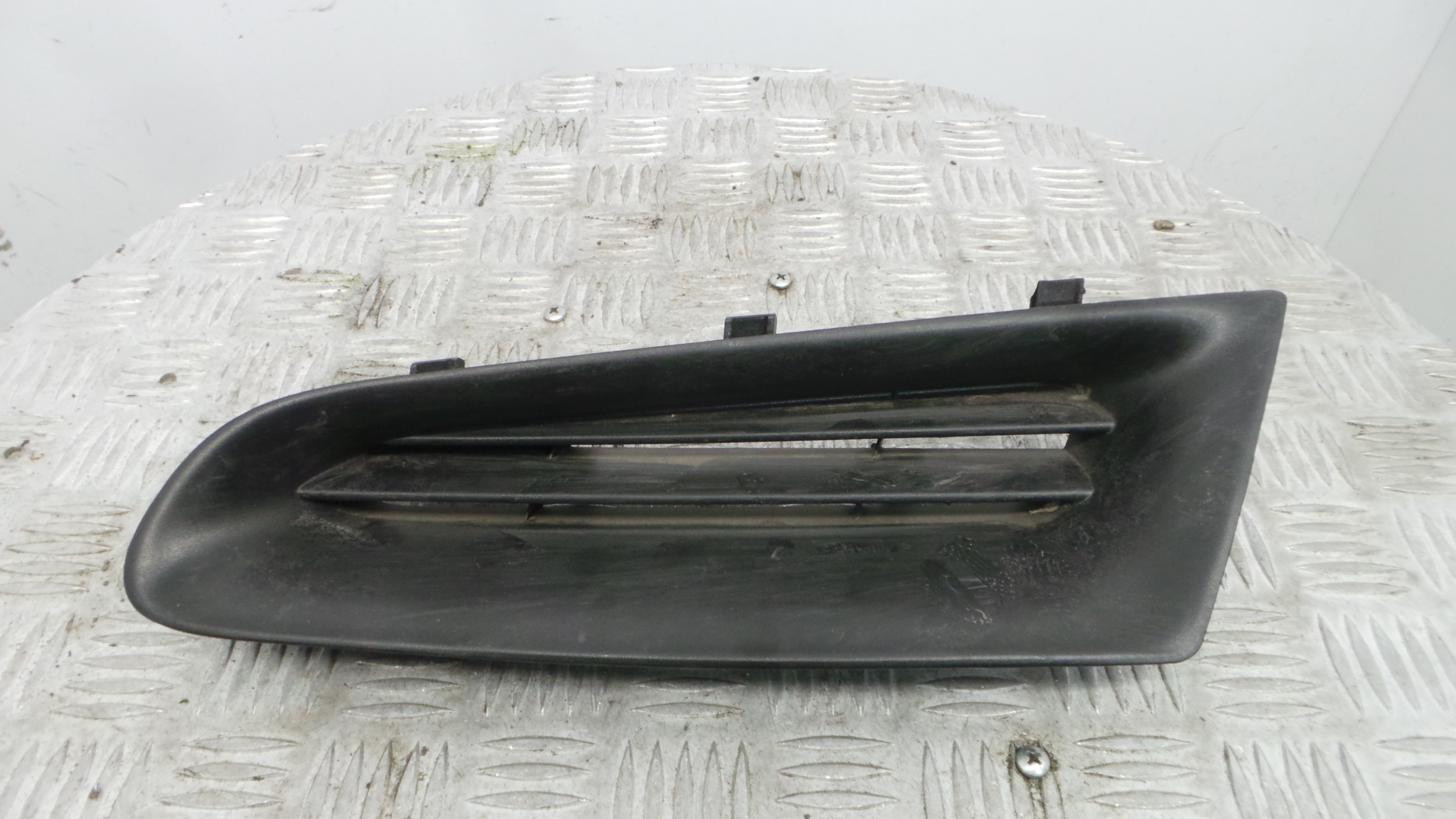 Grelha da Frente CL05100 - RENAULT CLIO III (BR0/1, CR0/1)-38370938 Grelha da Frente CL05100 - RENAULT CLIO III (BR0/1, CR0/1)-38370938