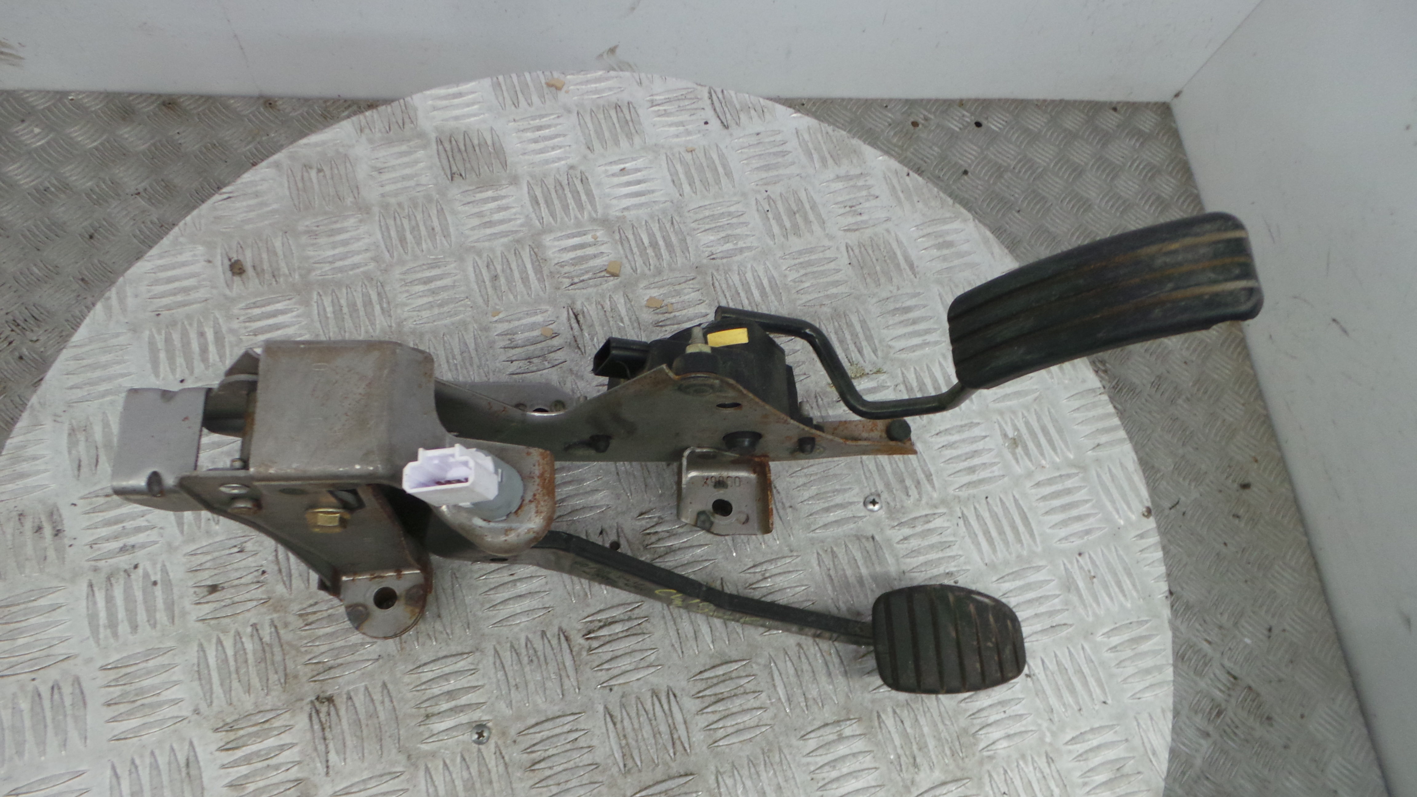 Pedal do Travão 8200275889A - RENAULT CLIO III (BR0/1, CR0/1)-38370948 Pedal do Travão 8200275889A - RENAULT CLIO III (BR0/1, CR0/1)-38370948