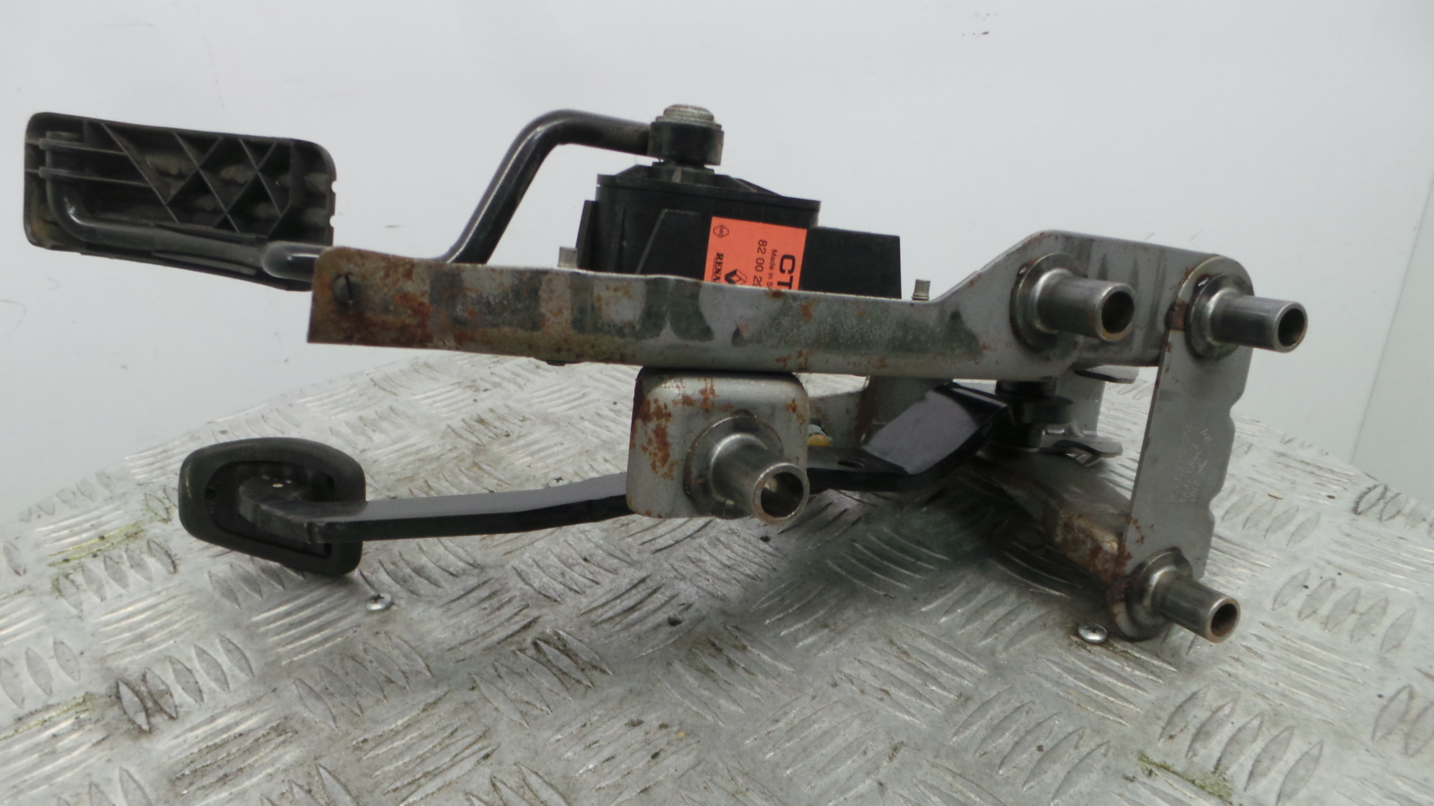 Pedal do Travão 8200275889A - RENAULT CLIO III (BR0/1, CR0/1)-38370948