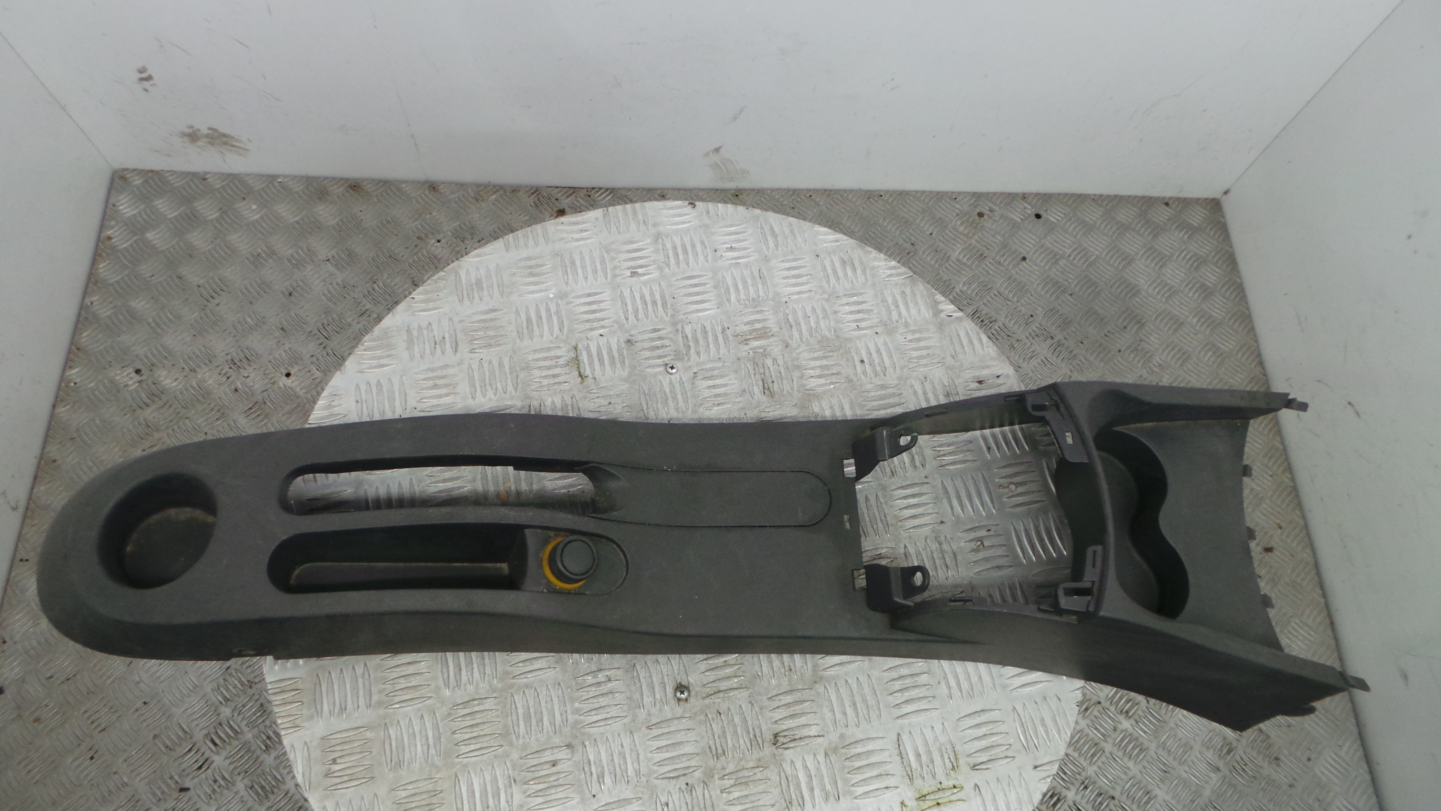 Consola central Tablier 8200407985 - RENAULT CLIO III (BR0/1, CR0/1)-38370952 Consola central Tablier 8200407985 - RENAULT CLIO III (BR0/1, CR0/1)-38370952