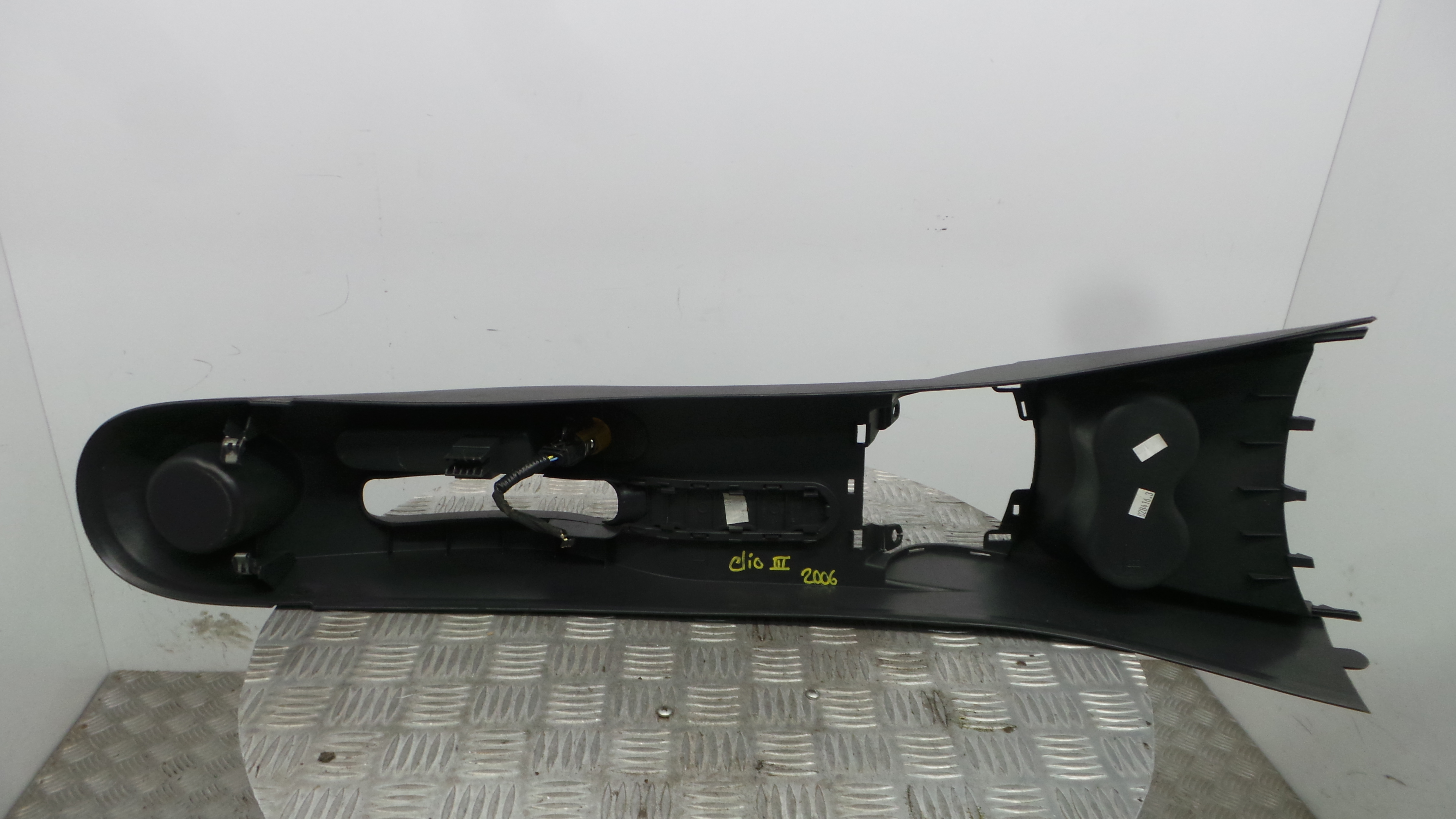 Consola central Tablier 8200407985 - RENAULT CLIO III (BR0/1, CR0/1)-38370952