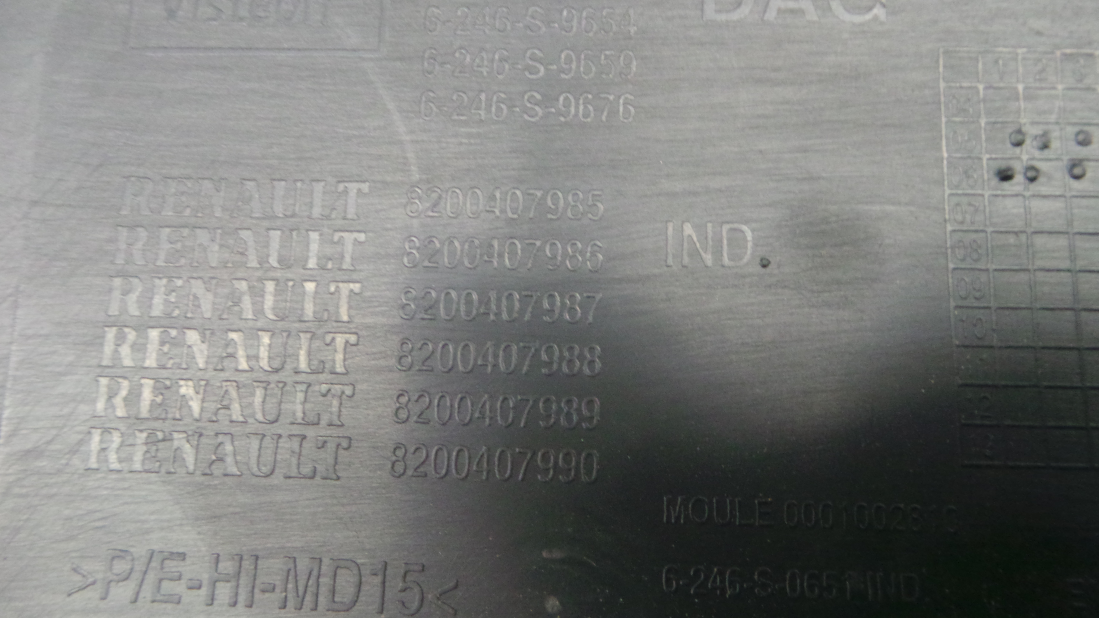 Consola central Tablier 8200407985 - RENAULT CLIO III (BR0/1, CR0/1)-38370952