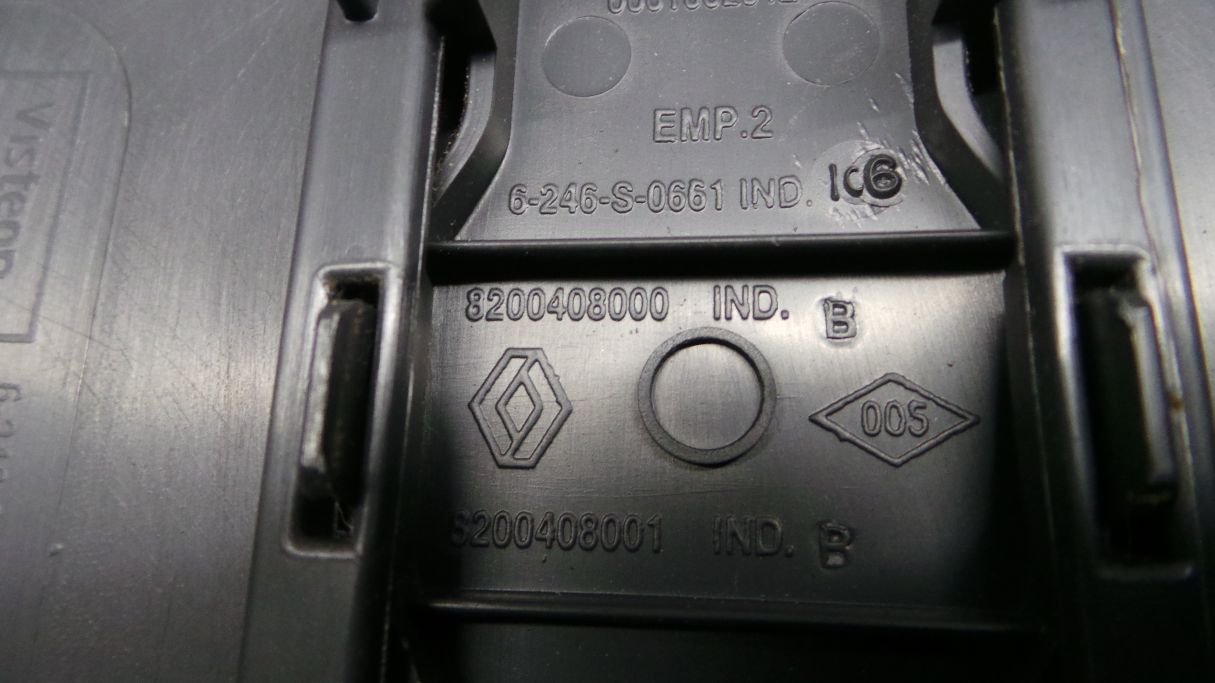 Consola central Tablier 8200407985 - RENAULT CLIO III (BR0/1, CR0/1)-38370952