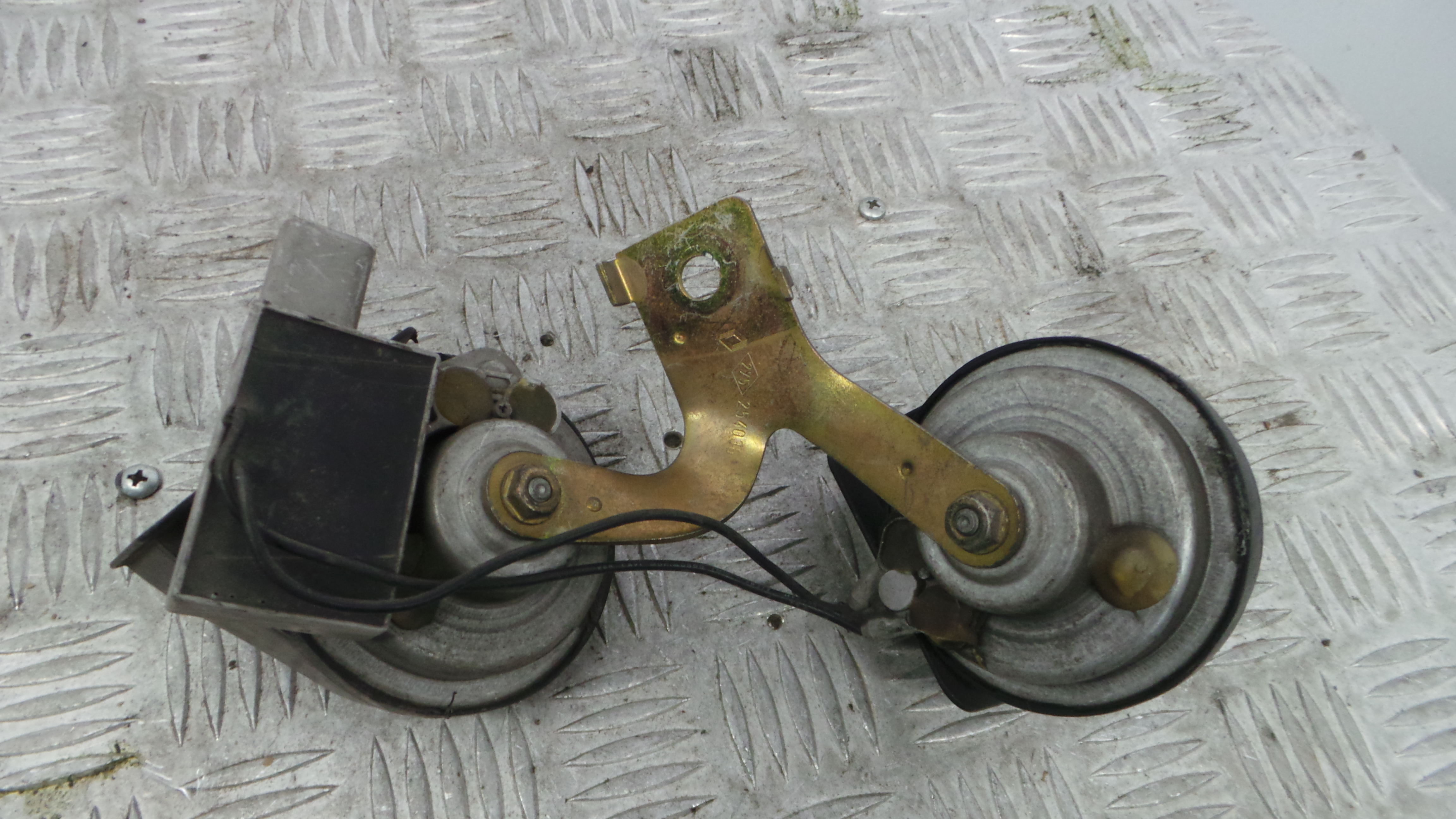 Buzina 254036 - RENAULT LAGUNA II (BG0/1_)-38375806