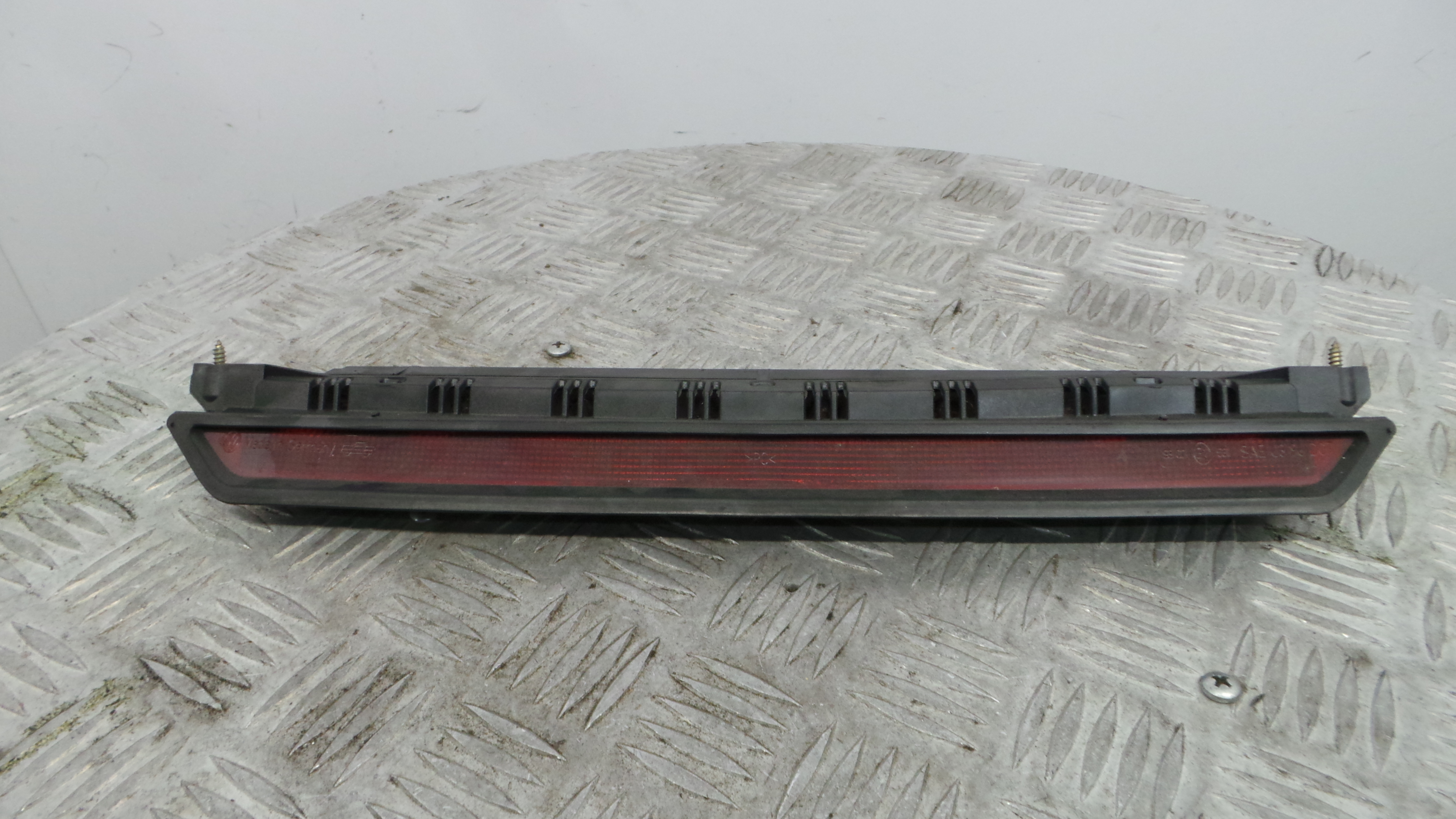 Farolim Stop Central / Luz de Stop Adicional 3B9945097A - VW PASSAT B5 Estate (3B5), PASSAT B5 Varia-38375953