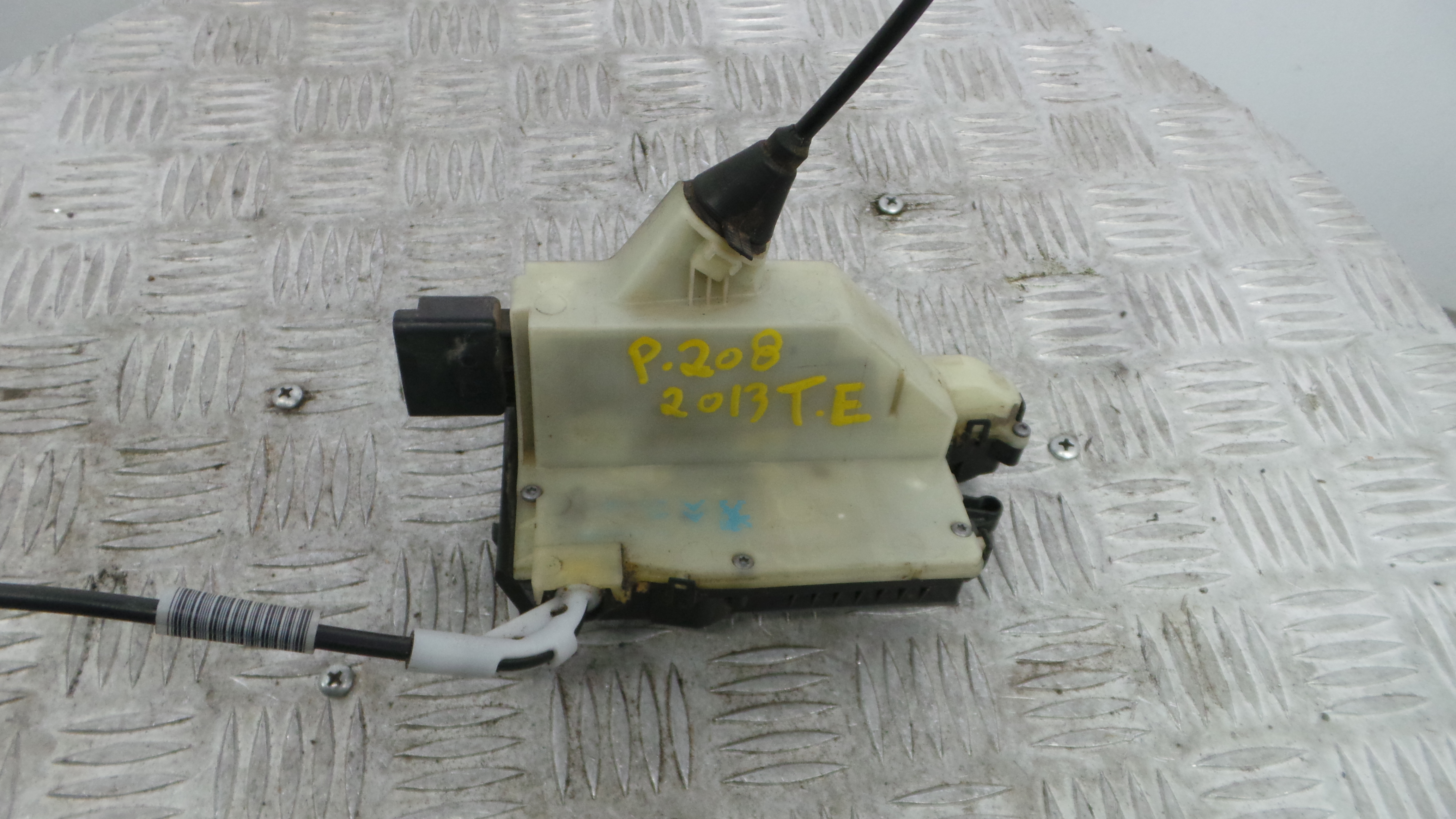 Fecho da Porta Trás Esq - PEUGEOT 208 I (CA_, CC_)-38376044