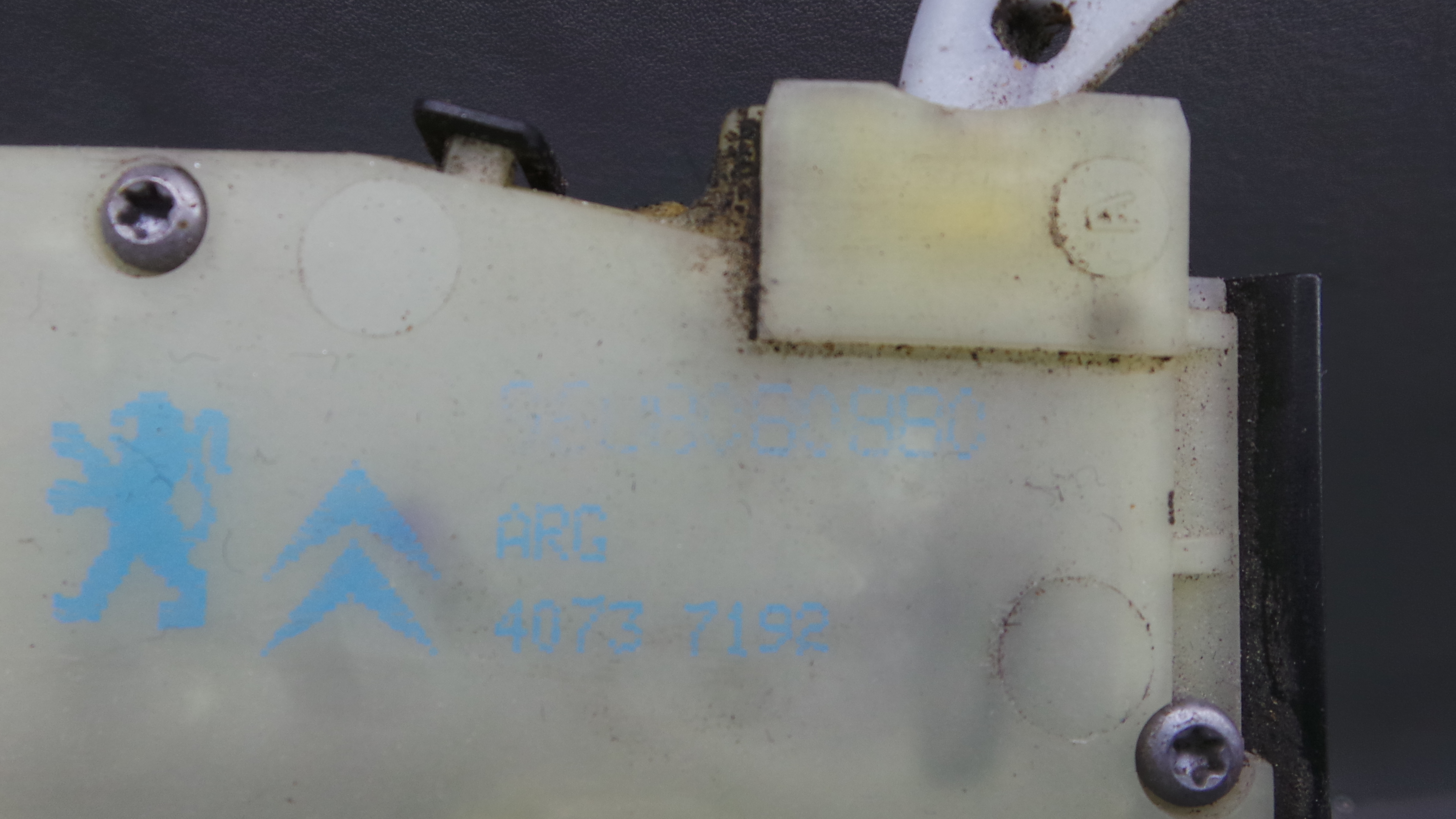 Fecho da Porta Trás Esq - PEUGEOT 208 I (CA_, CC_)-38376044