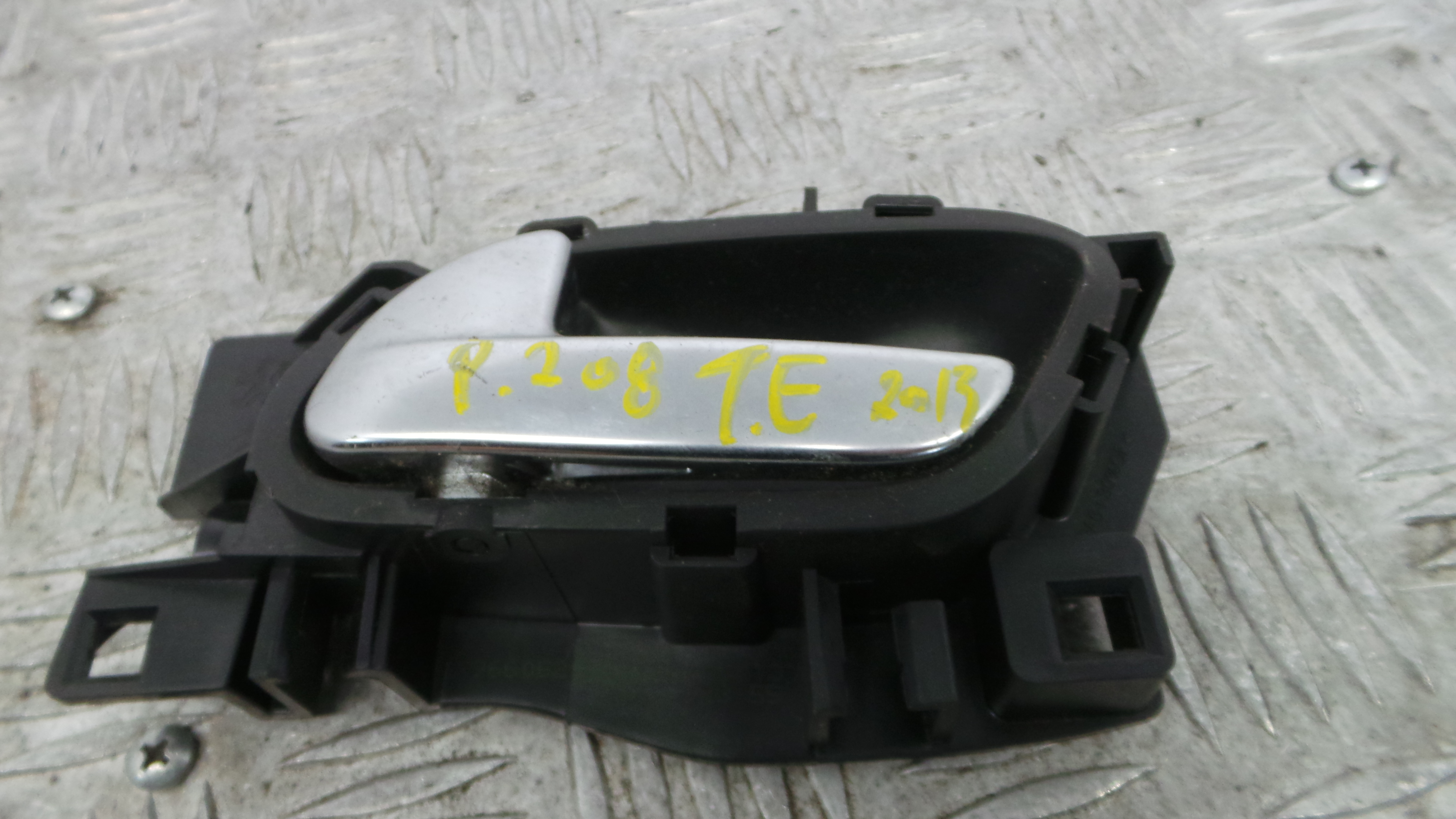 Puxador Interior Traseiro Esquerdo 96605254VV - PEUGEOT 208 I (CA_, CC_)-38376057 Puxador Interior Traseiro Esquerdo 96605254VV - PEUGEOT 208 I (CA_, CC_)-38376057