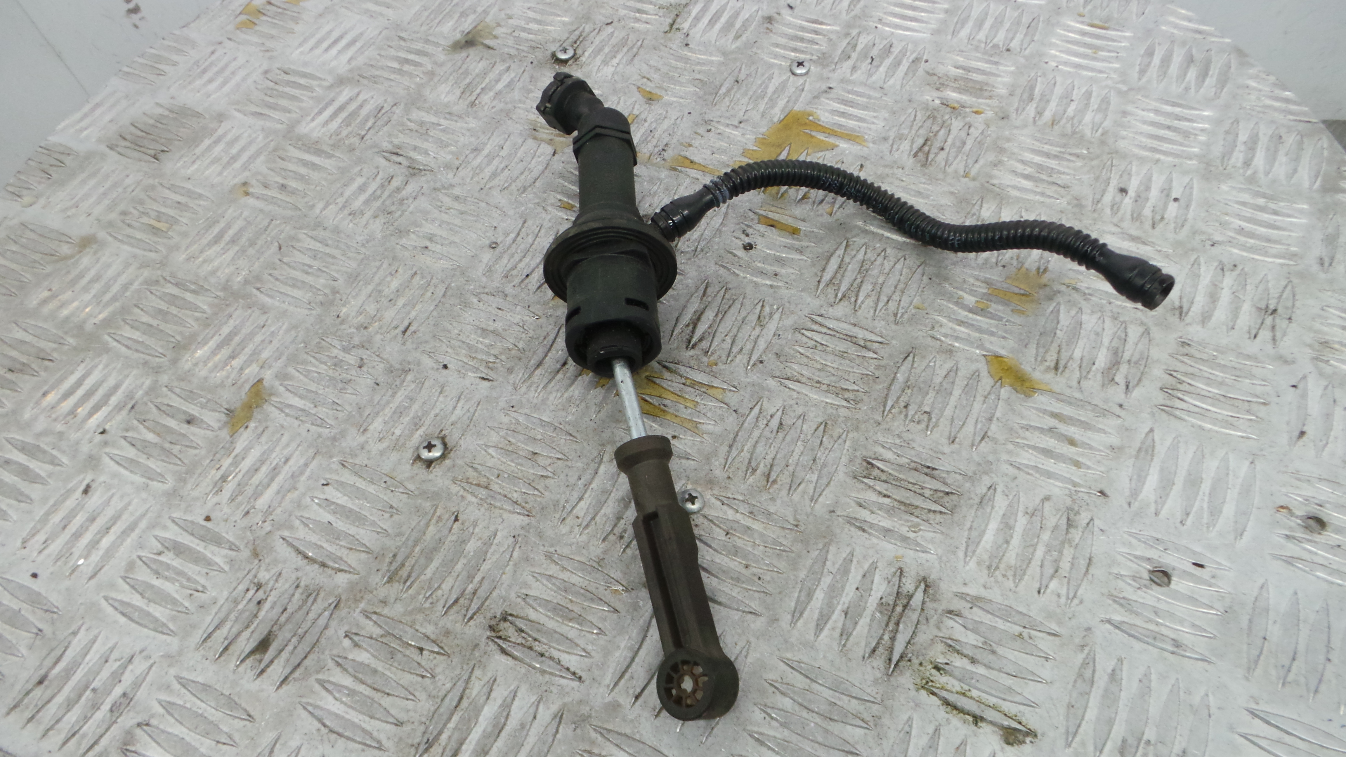 Bomba Principal da Embraiagem  306104118R - DACIA SANDERO II-38395909