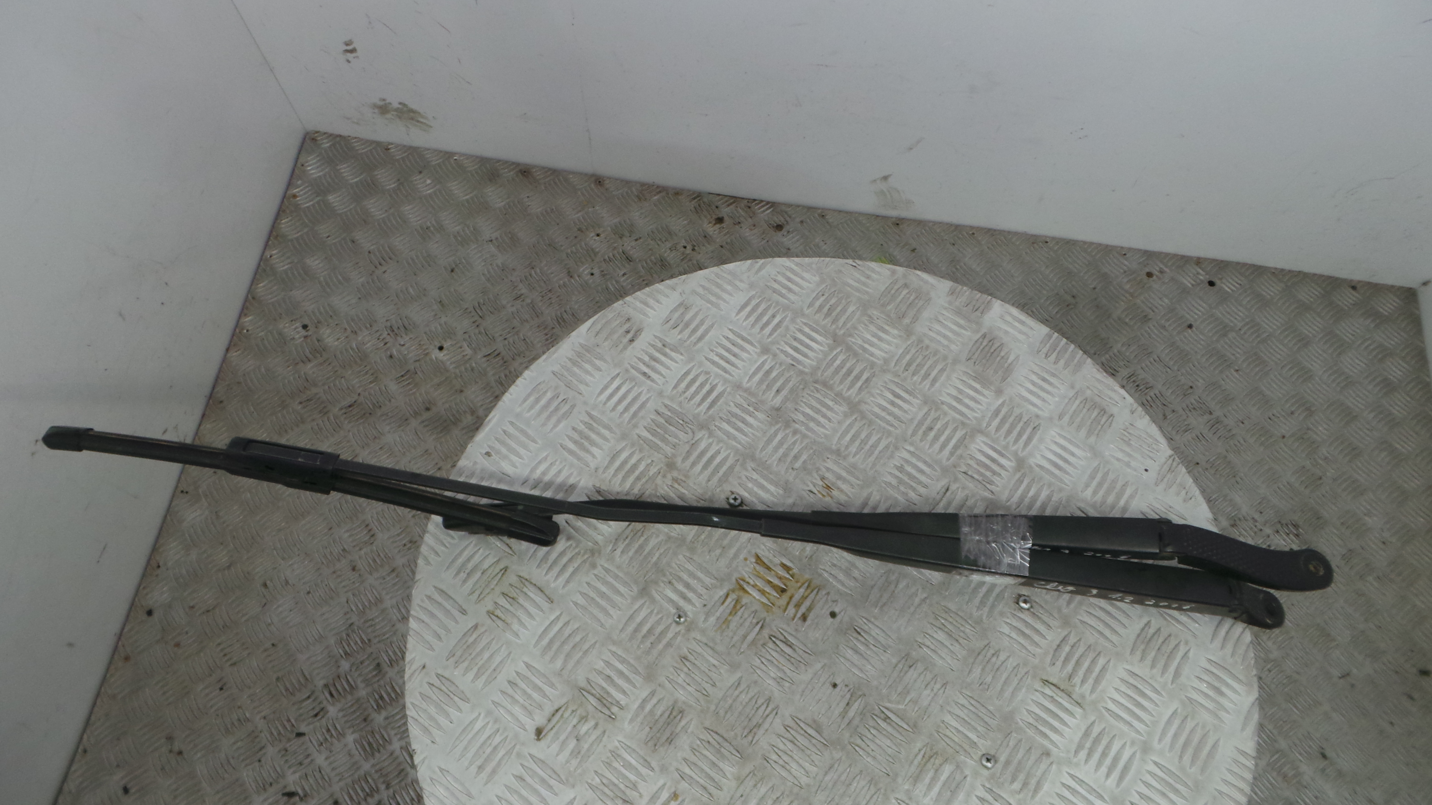 Braço Do Limpa-vidros 8200268916 - RENAULT CLIO III (BR0/1, CR0/1)-38413708 Braço Do Limpa-vidros 8200268916 - RENAULT CLIO III (BR0/1, CR0/1)-38413708