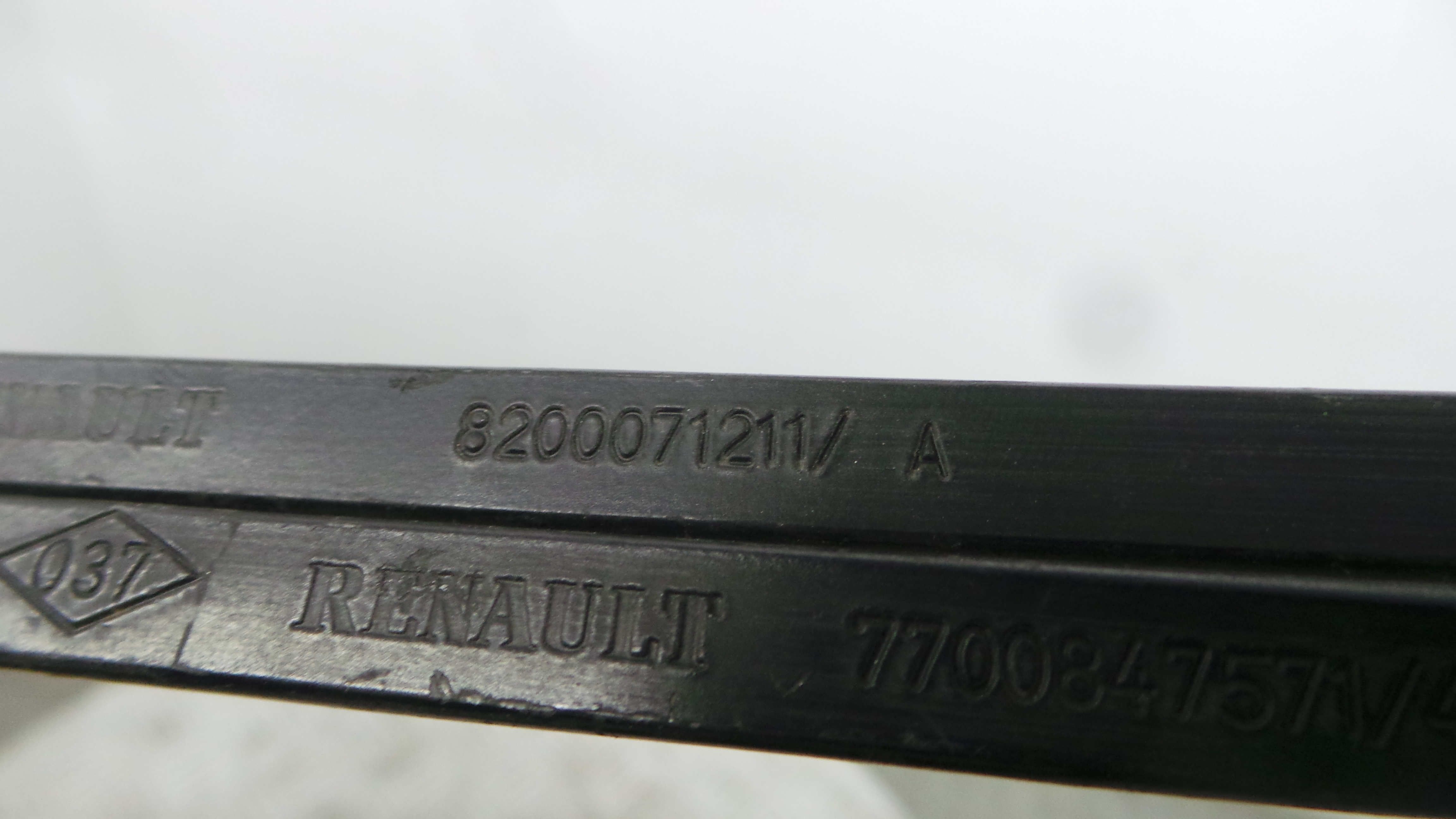 Braço Do Limpa-vidros 8200071211 - RENAULT CLIO II (BB_, CB_), CLIO Mk II (BB_, CB_)-38413715