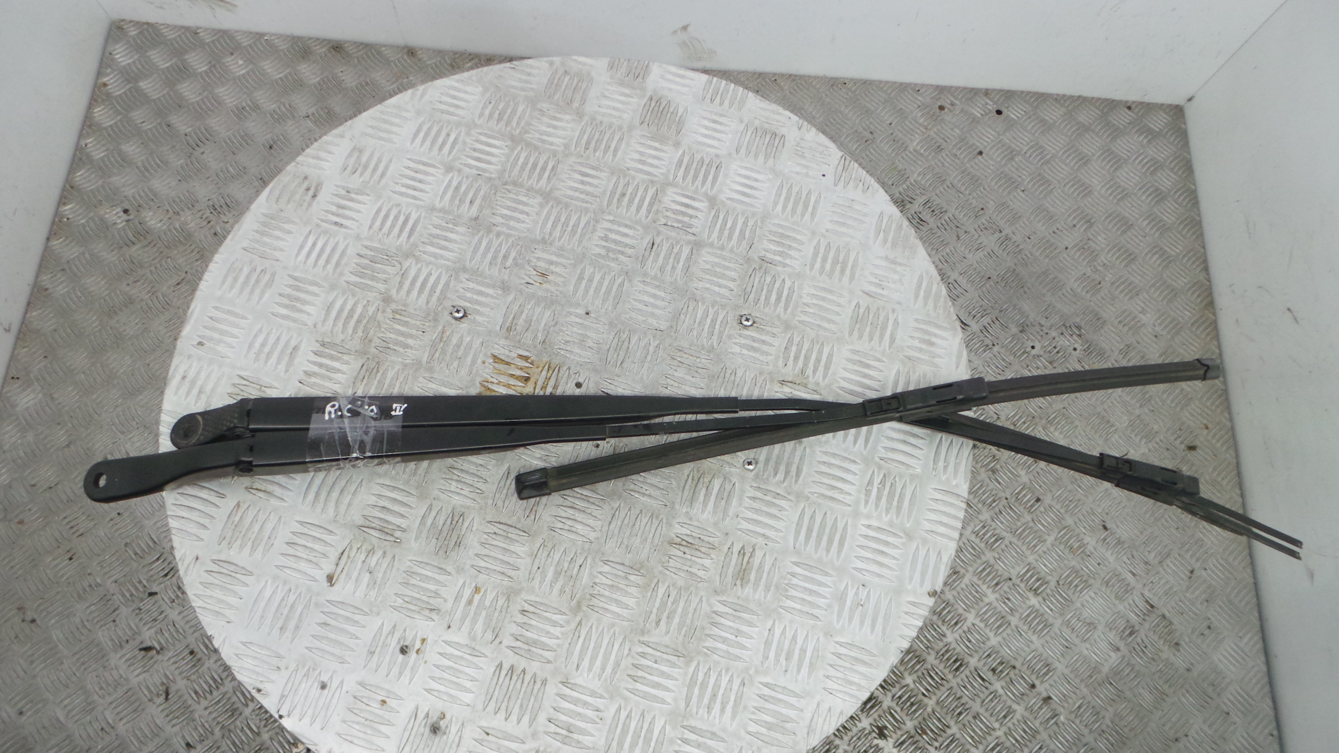 Braço Do Limpa-vidros 8200268917 - RENAULT CLIO III (BR0/1, CR0/1)-38413729