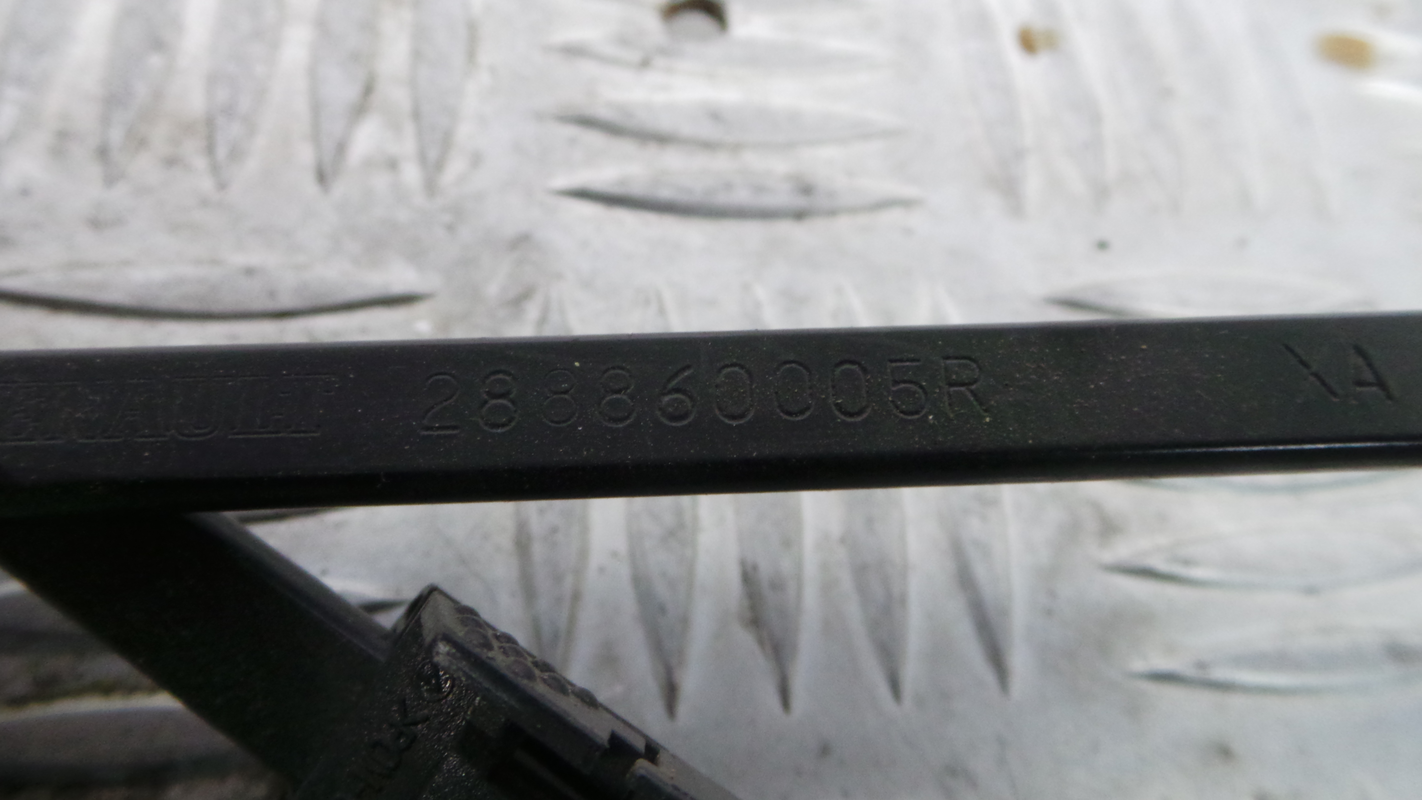 Braço Do Limpa-vidros 288810005R - RENAULT MEGANE III Hatchback (BZ0/1_, B3_)-38413740