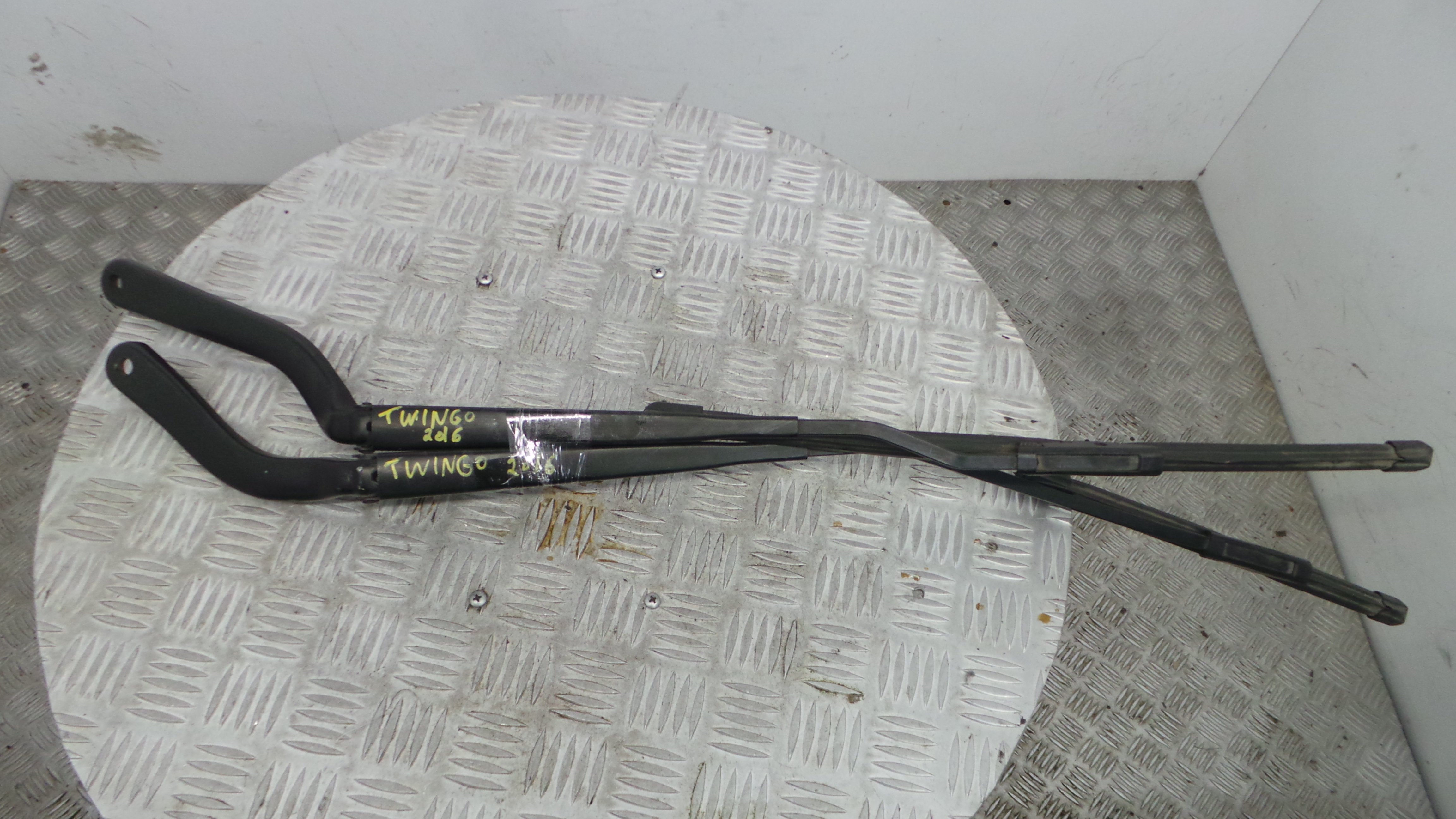 Braço Do Limpa-vidros 288866123R - RENAULT TWINGO III (BCM_, BCA_)-38414085 Braço Do Limpa-vidros 288866123R - RENAULT TWINGO III (BCM_, BCA_)-38414085