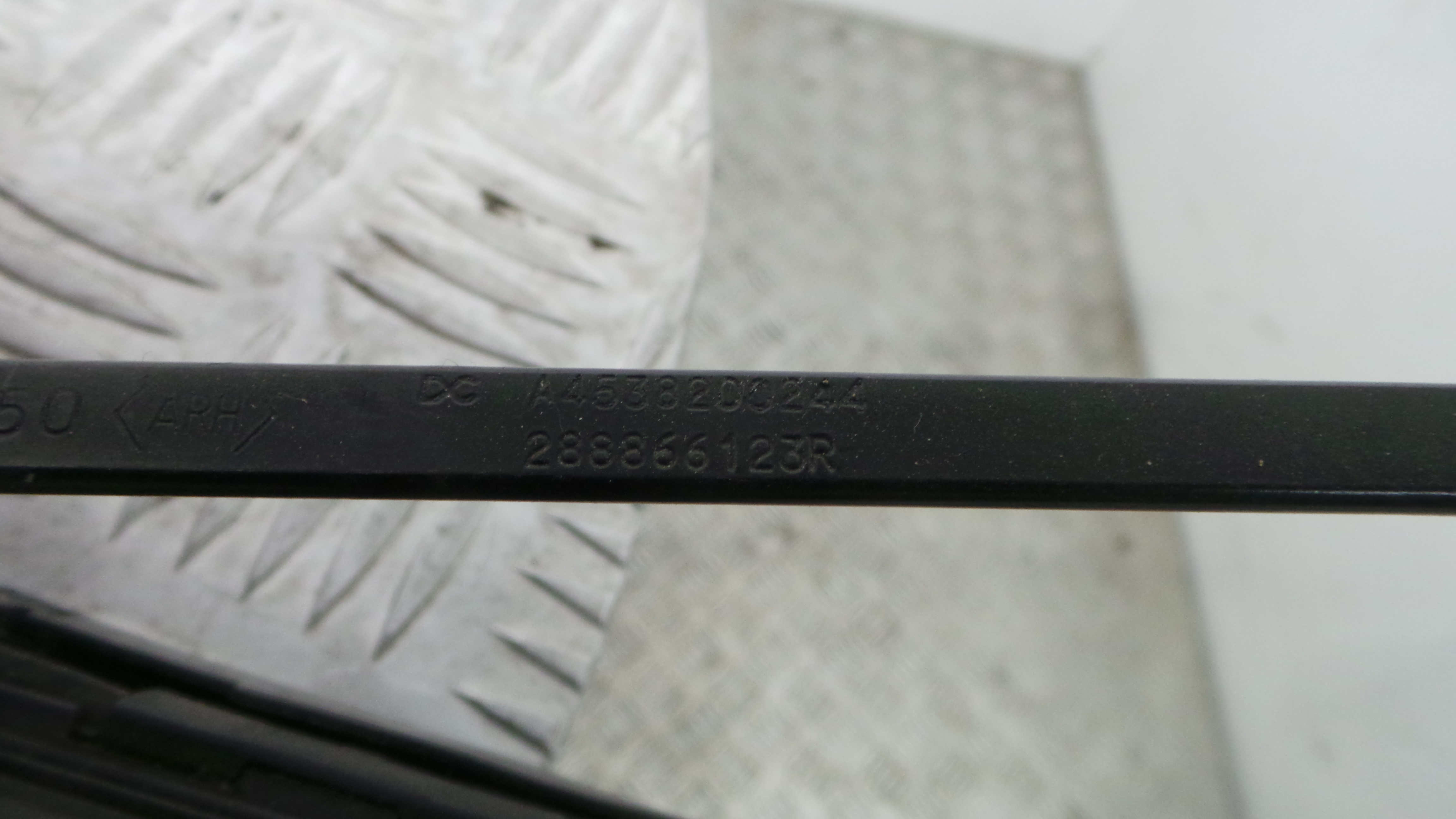 Braço Do Limpa-vidros 288866123R - RENAULT TWINGO III (BCM_, BCA_)-38414085