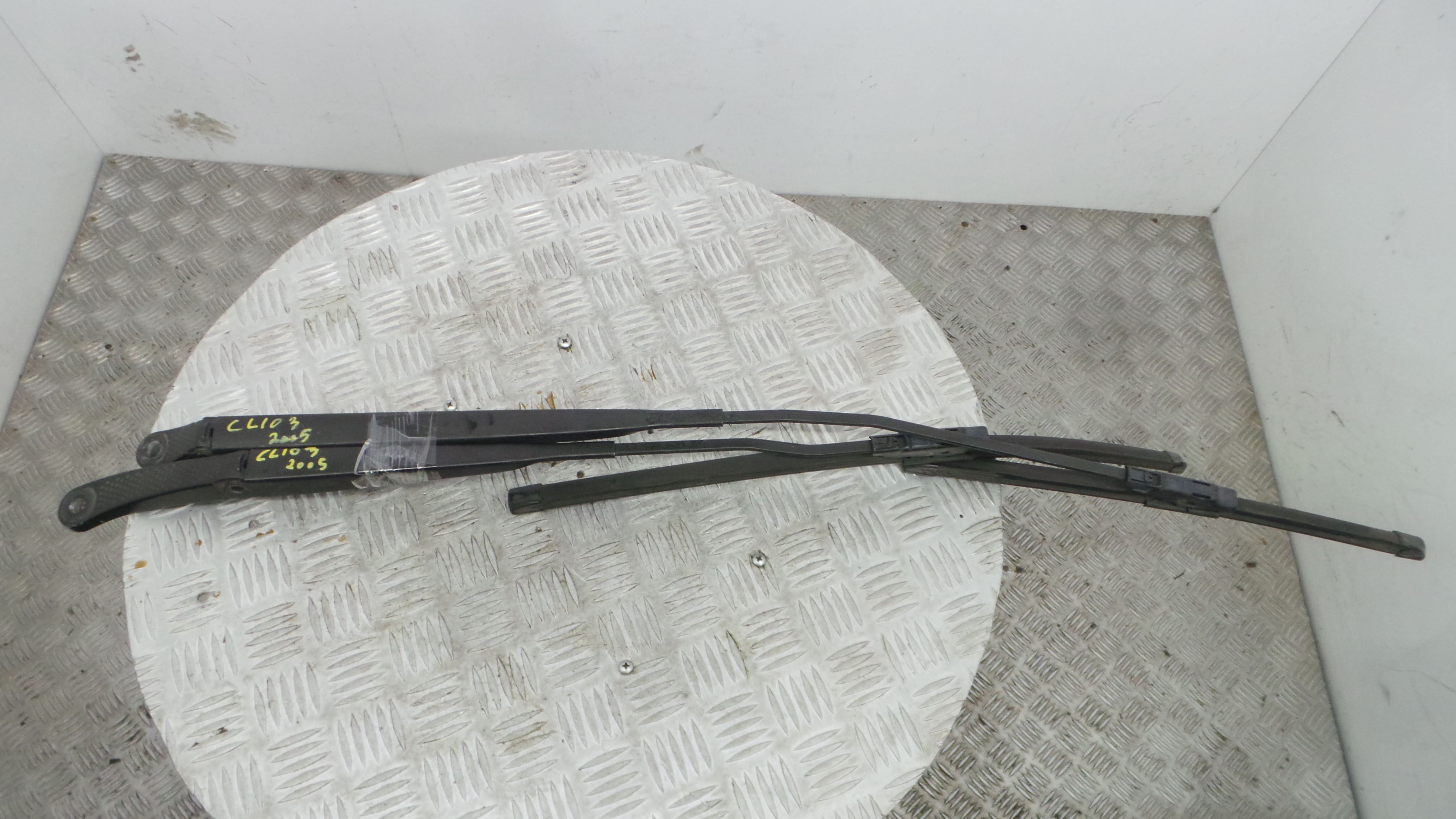 Braço Do Limpa-vidros 8200268916 - RENAULT CLIO III (BR0/1, CR0/1)-38414451 Braço Do Limpa-vidros 8200268916 - RENAULT CLIO III (BR0/1, CR0/1)-38414451