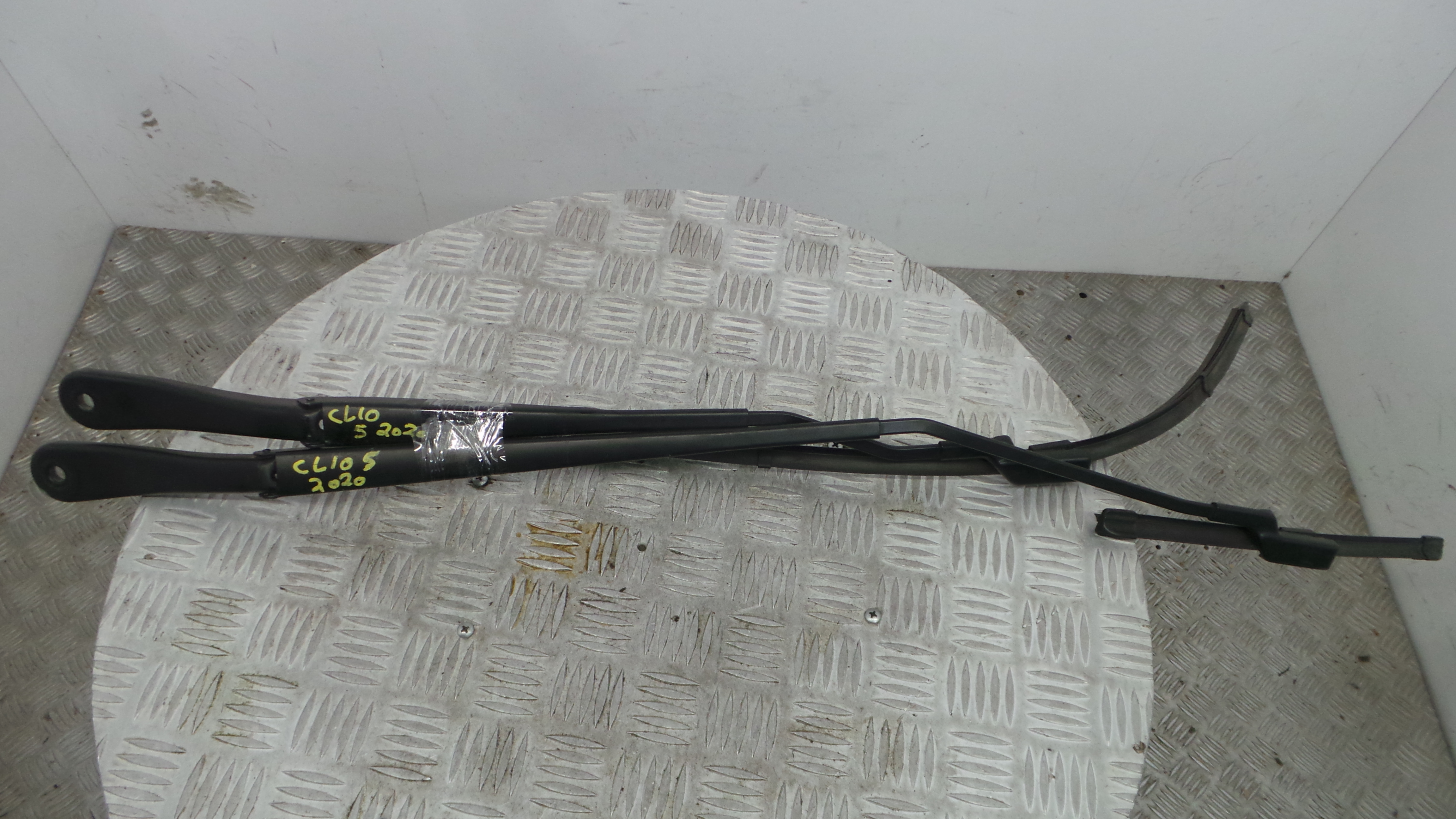 Braço Do Limpa-vidros 288813173R - RENAULT CLIO V (B7_)-38414464 Braço Do Limpa-vidros 288813173R - RENAULT CLIO V (B7_)-38414464