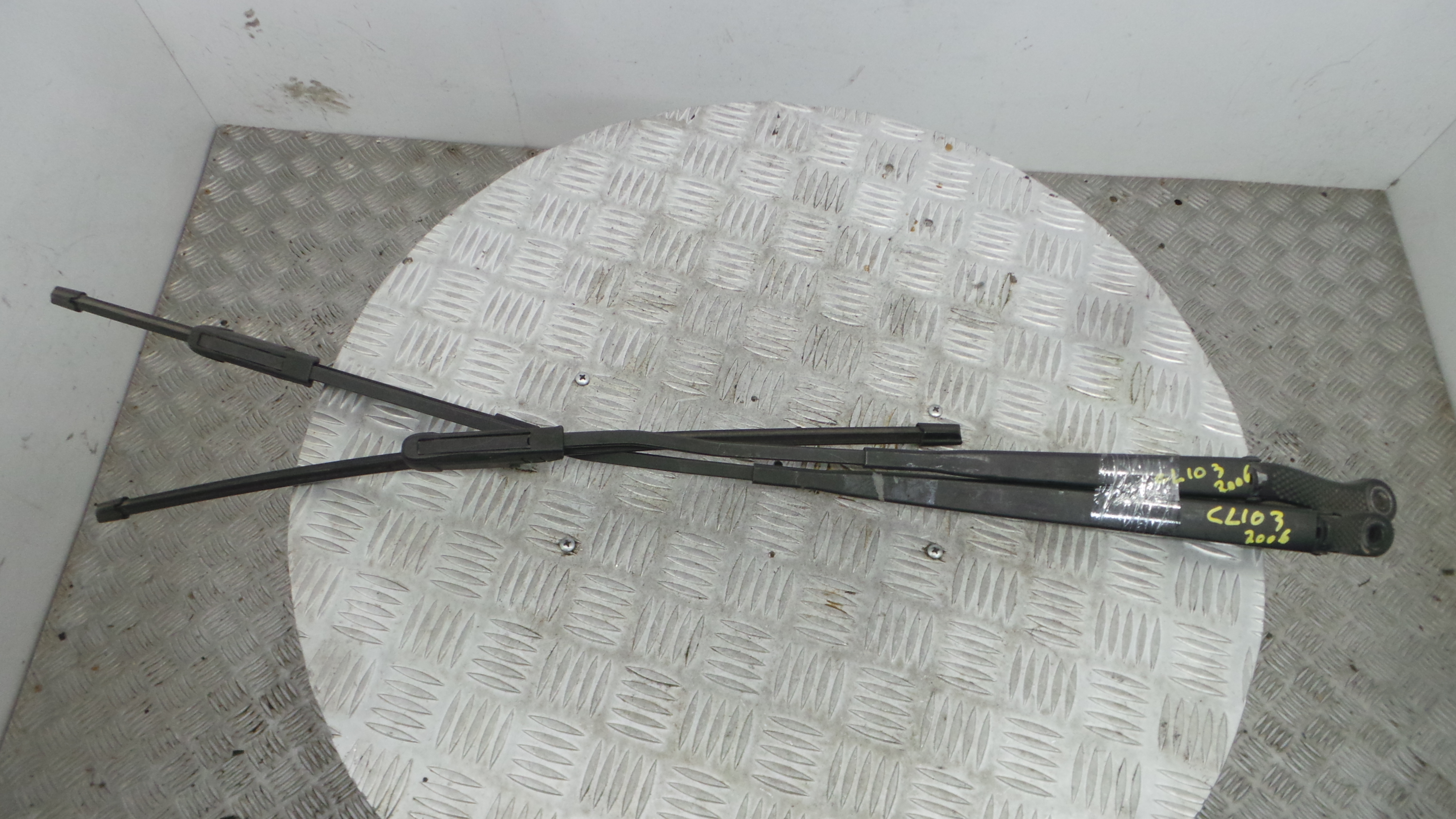 Braço Do Limpa-vidros 8200268916 - RENAULT CLIO III (BR0/1, CR0/1)-38414545 Braço Do Limpa-vidros 8200268916 - RENAULT CLIO III (BR0/1, CR0/1)-38414545