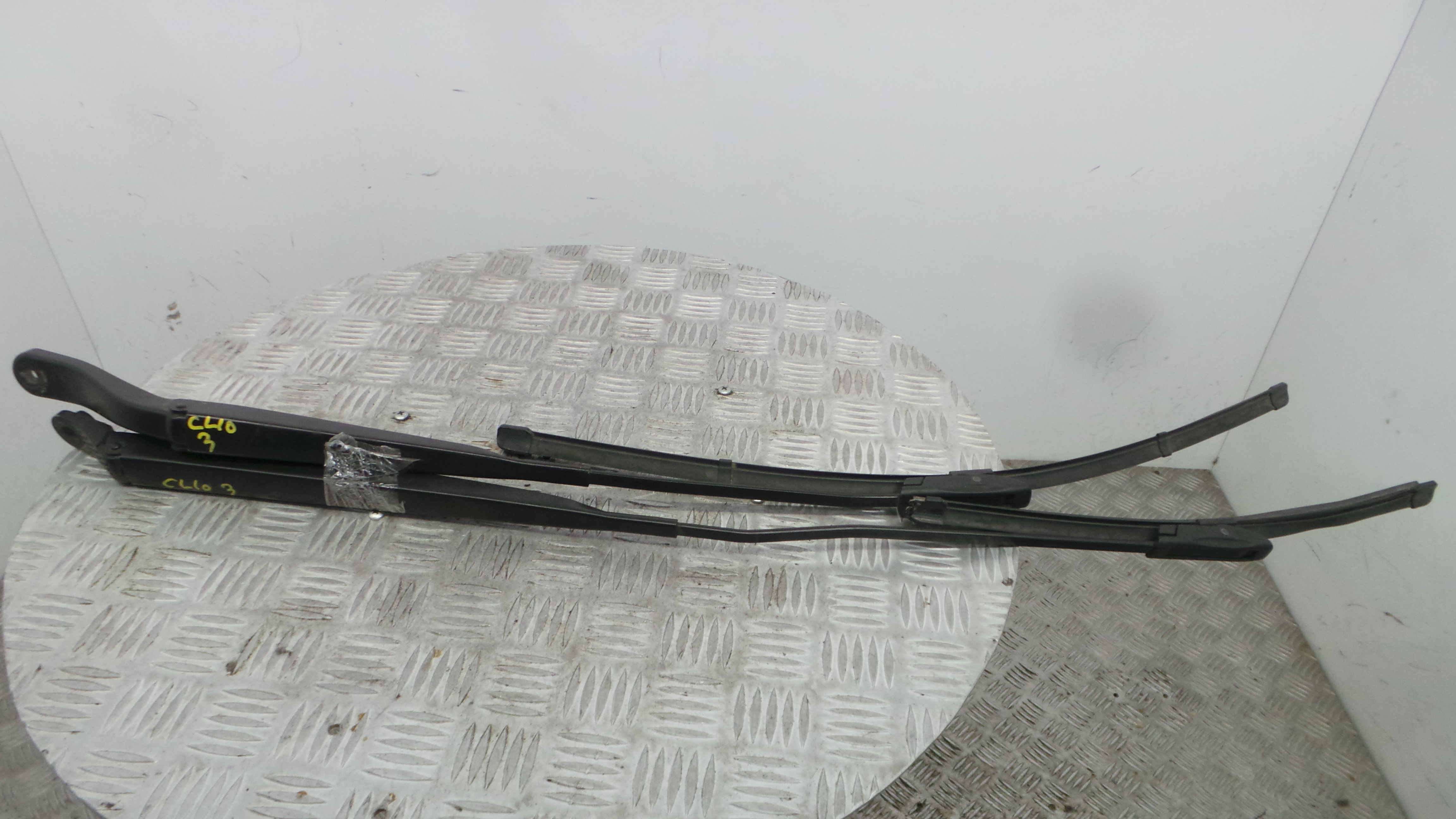 Braço Do Limpa-vidros 8200832055 - RENAULT CLIO III (BR0/1, CR0/1)-38414556 Braço Do Limpa-vidros 8200832055 - RENAULT CLIO III (BR0/1, CR0/1)-38414556