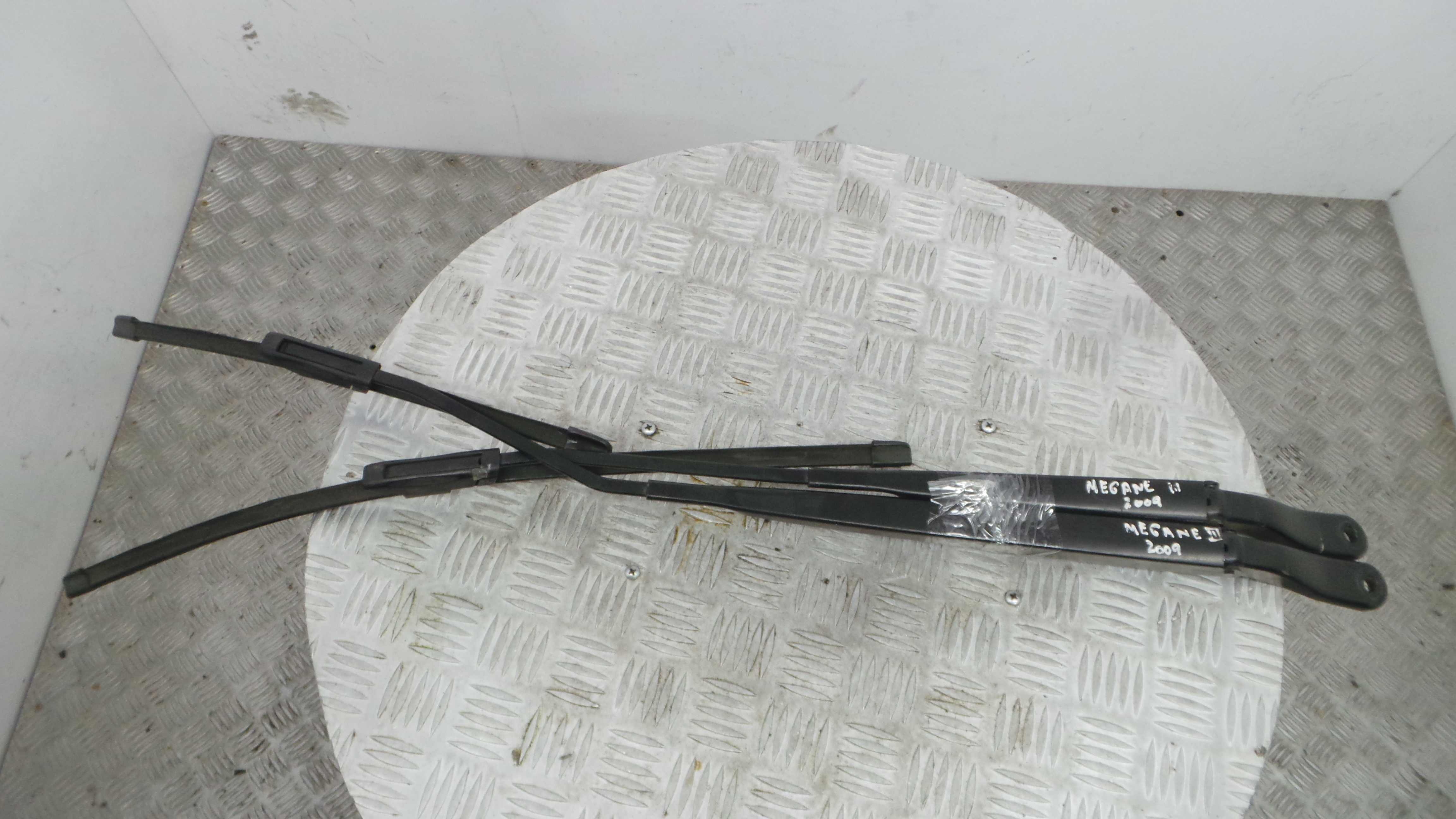 Braço Do Limpa-vidros 288810005R - RENAULT MEGANE III Hatchback (BZ0/1_, B3_)-38414590 Braço Do Limpa-vidros 288810005R - RENAULT MEGANE III Hatchback (BZ0/1_, B3_)-38414590