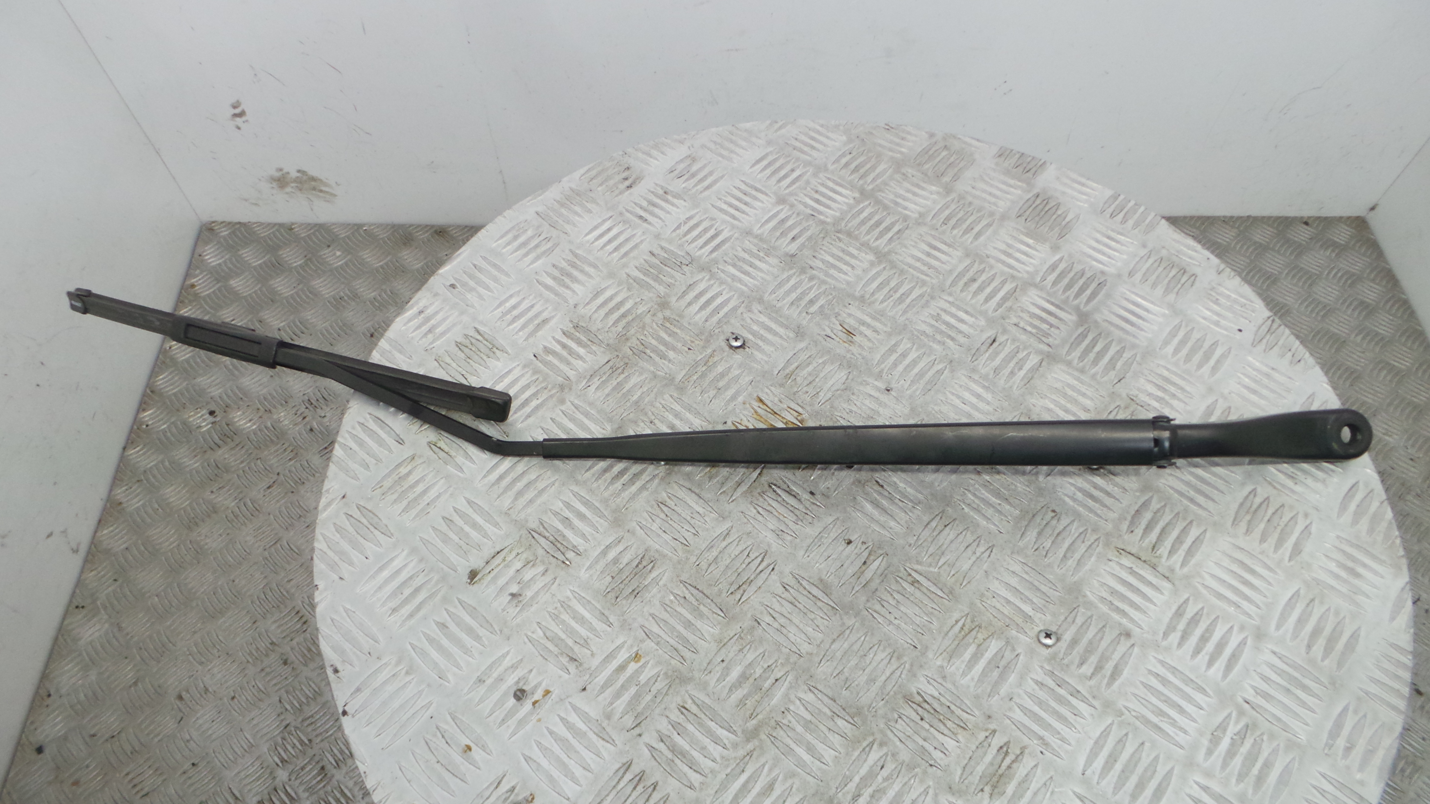 Braço Direito Limpa Para brisas 288860005R - RENAULT MEGANE III Hatchback (BZ0/1_, B3_)-38414600 Braço Direito Limpa Para brisas 288860005R - RENAULT MEGANE III Hatchback (BZ0/1_, B3_)-38414600