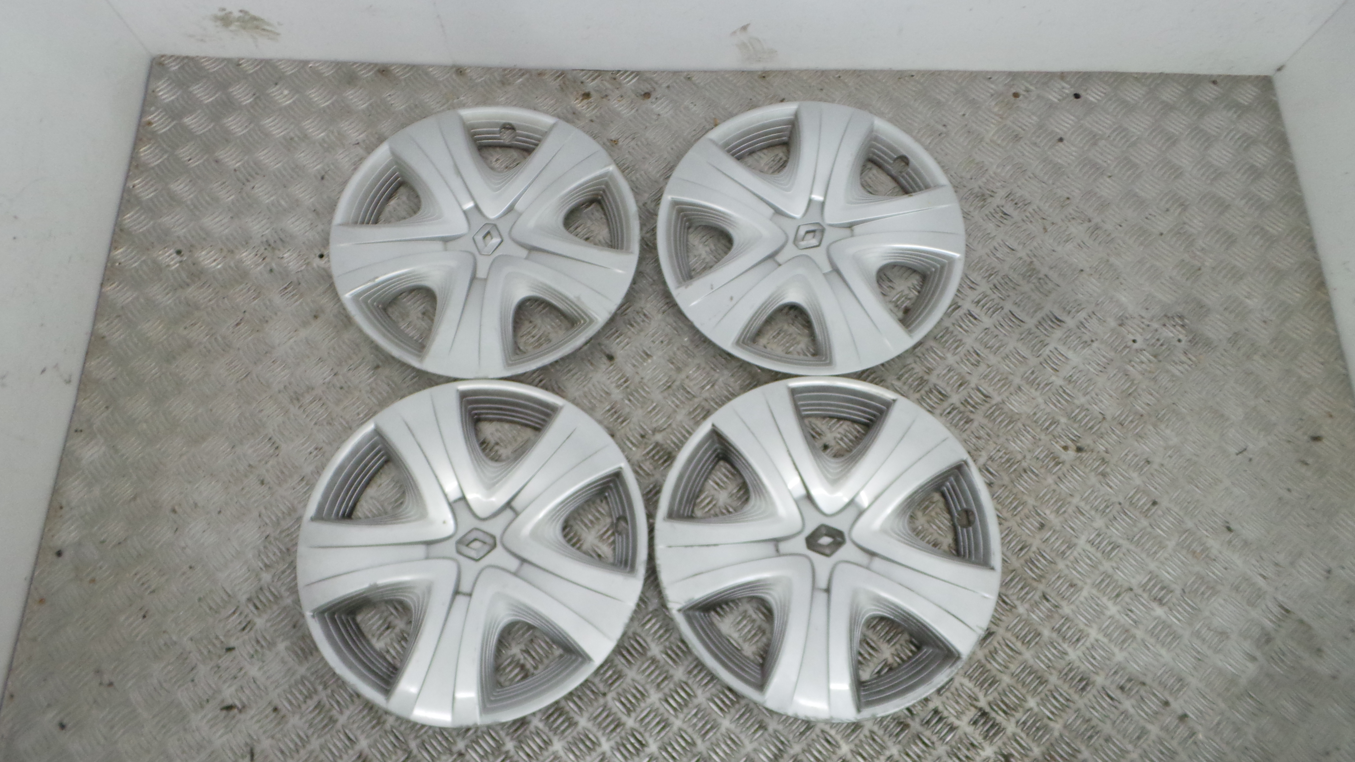 Tampões das rodas 403150370R - RENAULT CLIO IV (BH_)-38416104