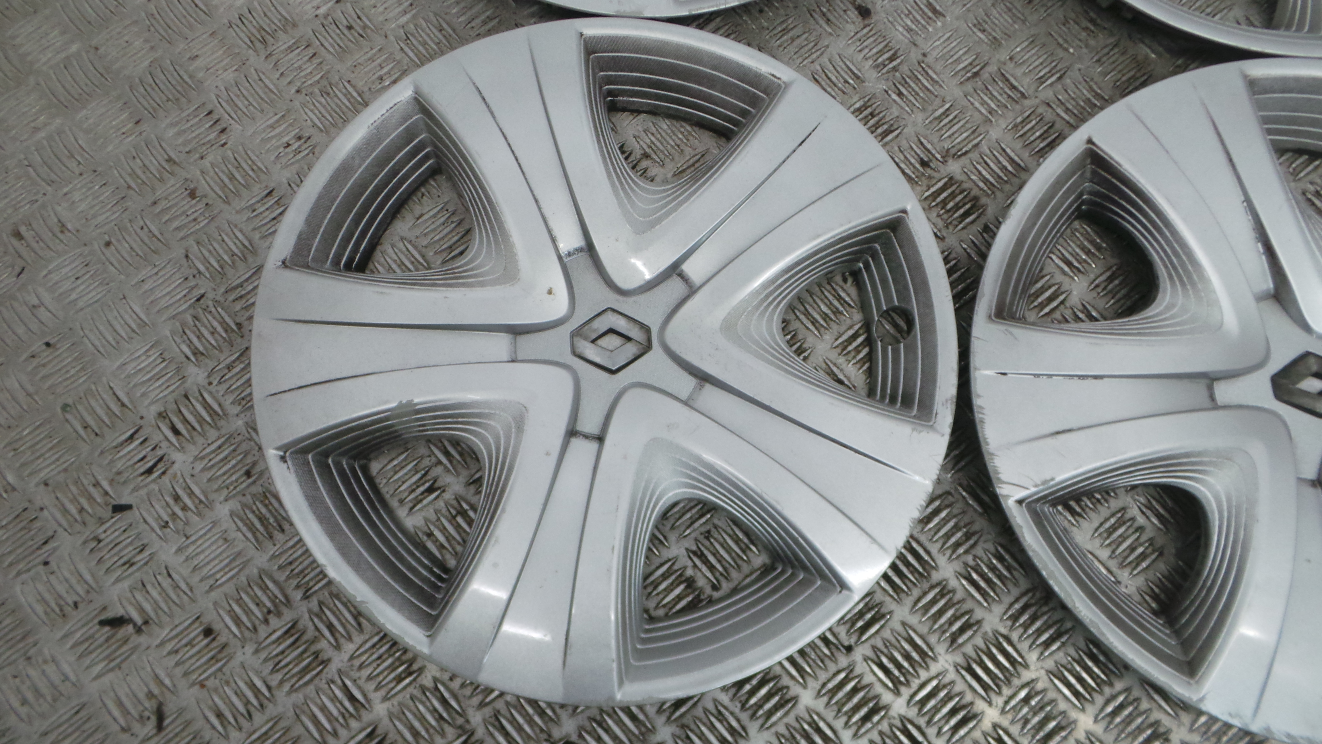 Tampões das rodas 403150370R - RENAULT CLIO IV (BH_)-38416104