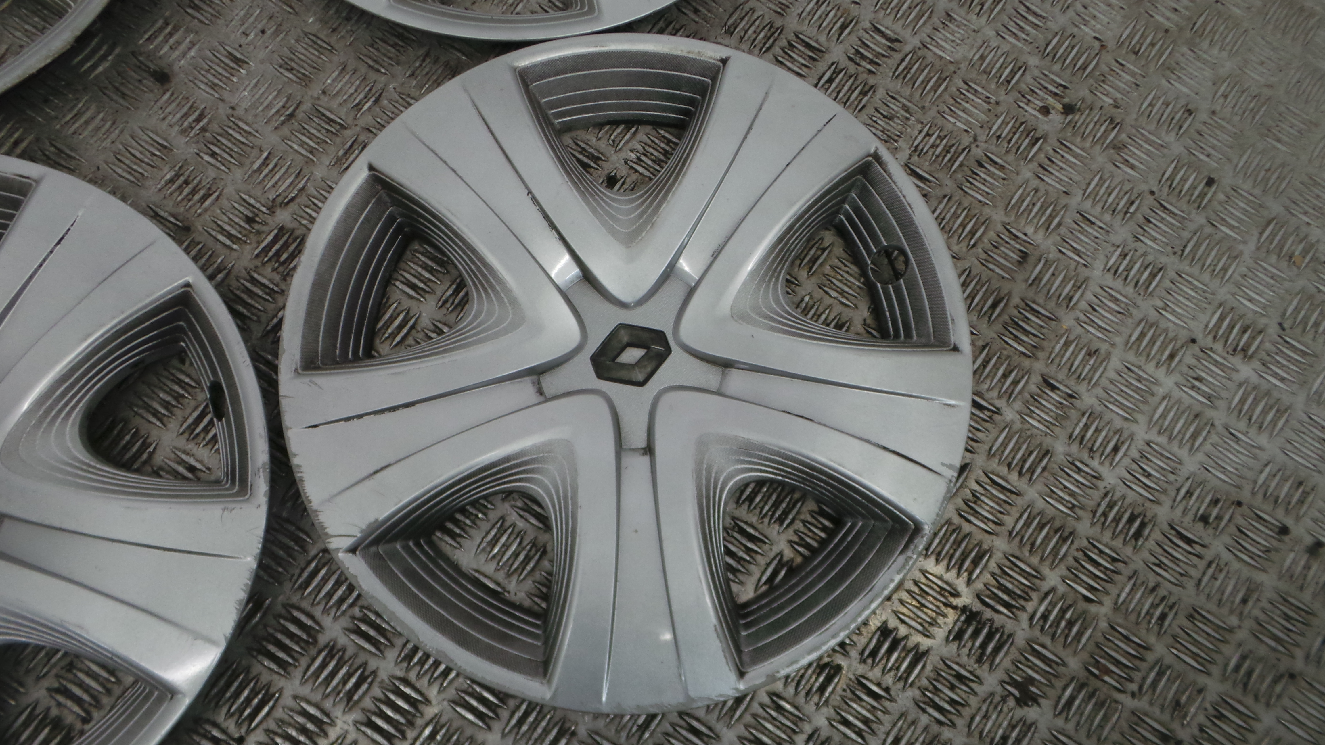 Tampões das rodas 403150370R - RENAULT CLIO IV (BH_)-38416104