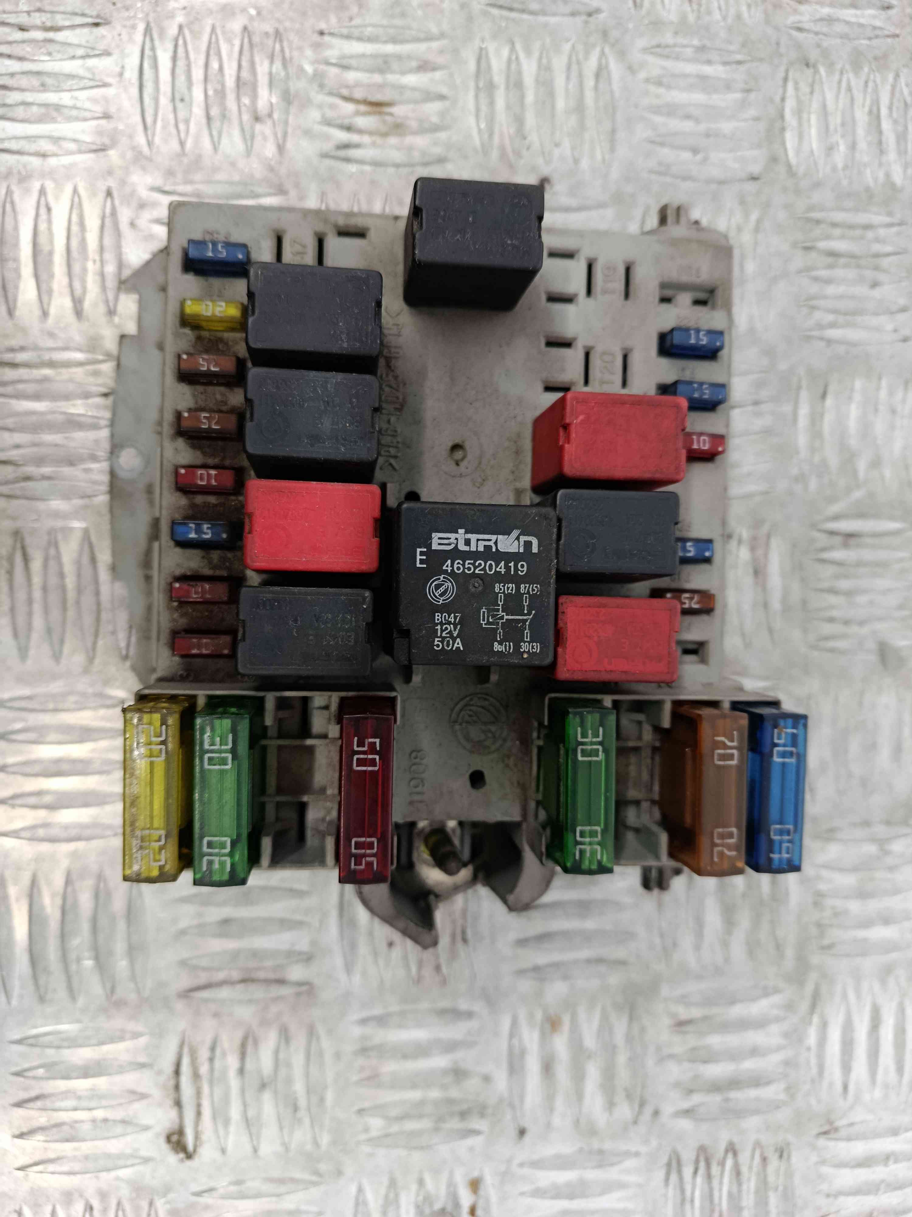 Caixa dos Fusíveis / BSI / UCH / SAM 51732865 – FIAT STILO Multi Wagon (192_) Caixa dos Fusíveis / BSI / UCH / SAM 51732865 – FIAT STILO Multi Wagon (192_)