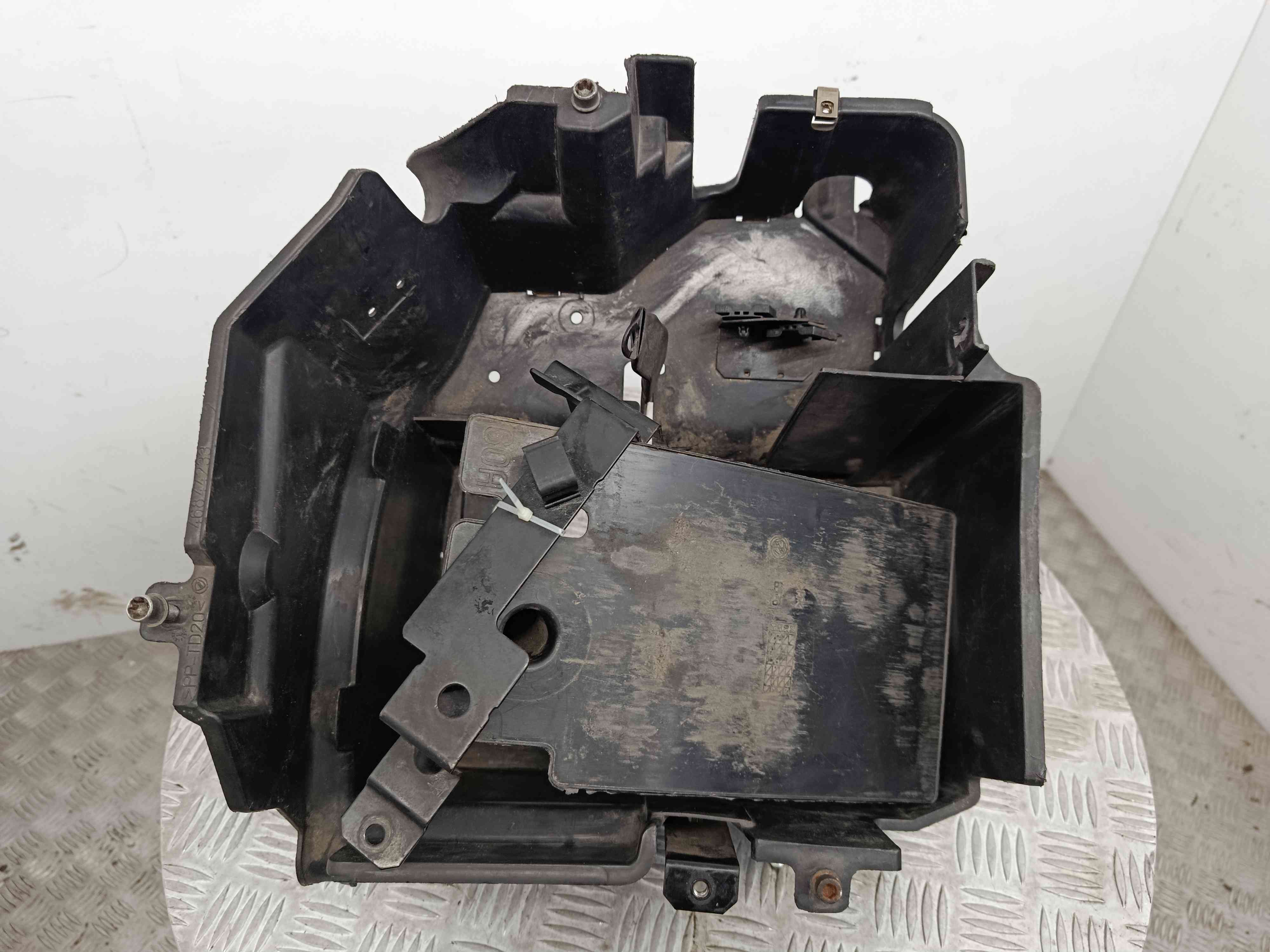 Base da Bateria 46844233 - FIAT STILO Multi Wagon (192_)-38427546 Base da Bateria 46844233 - FIAT STILO Multi Wagon (192_)-38427546