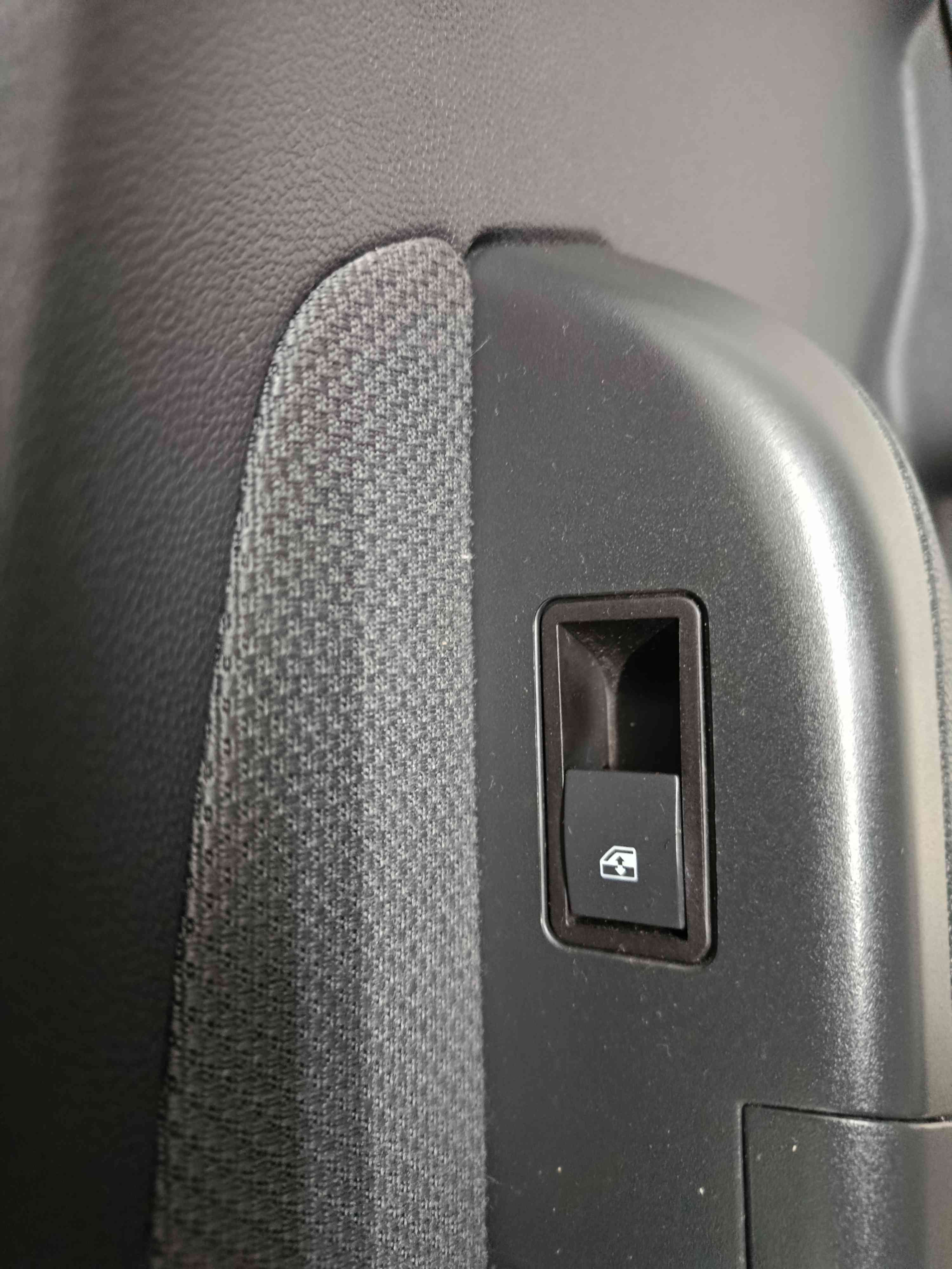 Interruptor / Comando Elevador Vidro Trás Esq 13228882 - OPEL ZAFIRA / ZAFIRA FAMILY B (A05)-38444247