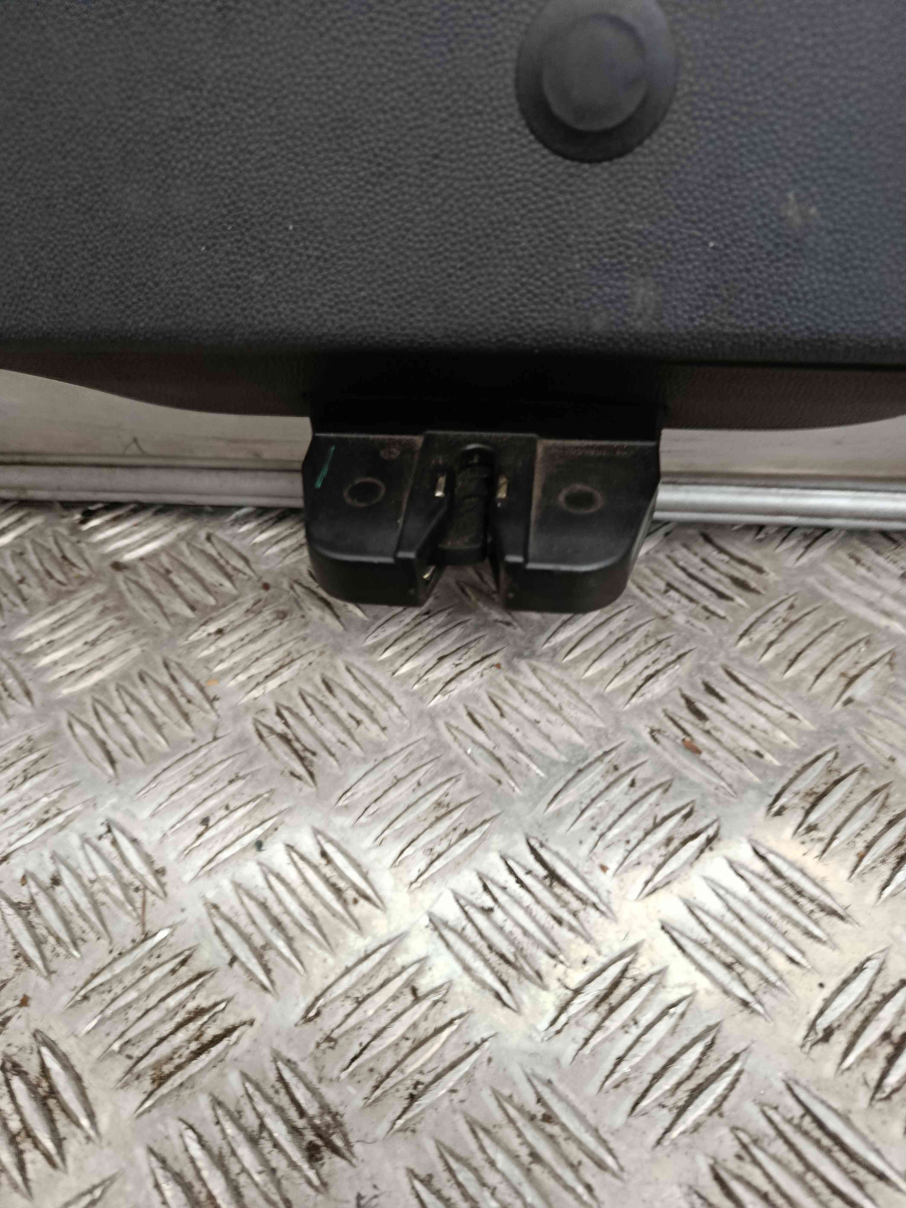 Fecho Mala   - OPEL ZAFIRA B Caixa/monovolume (A05)-38444367