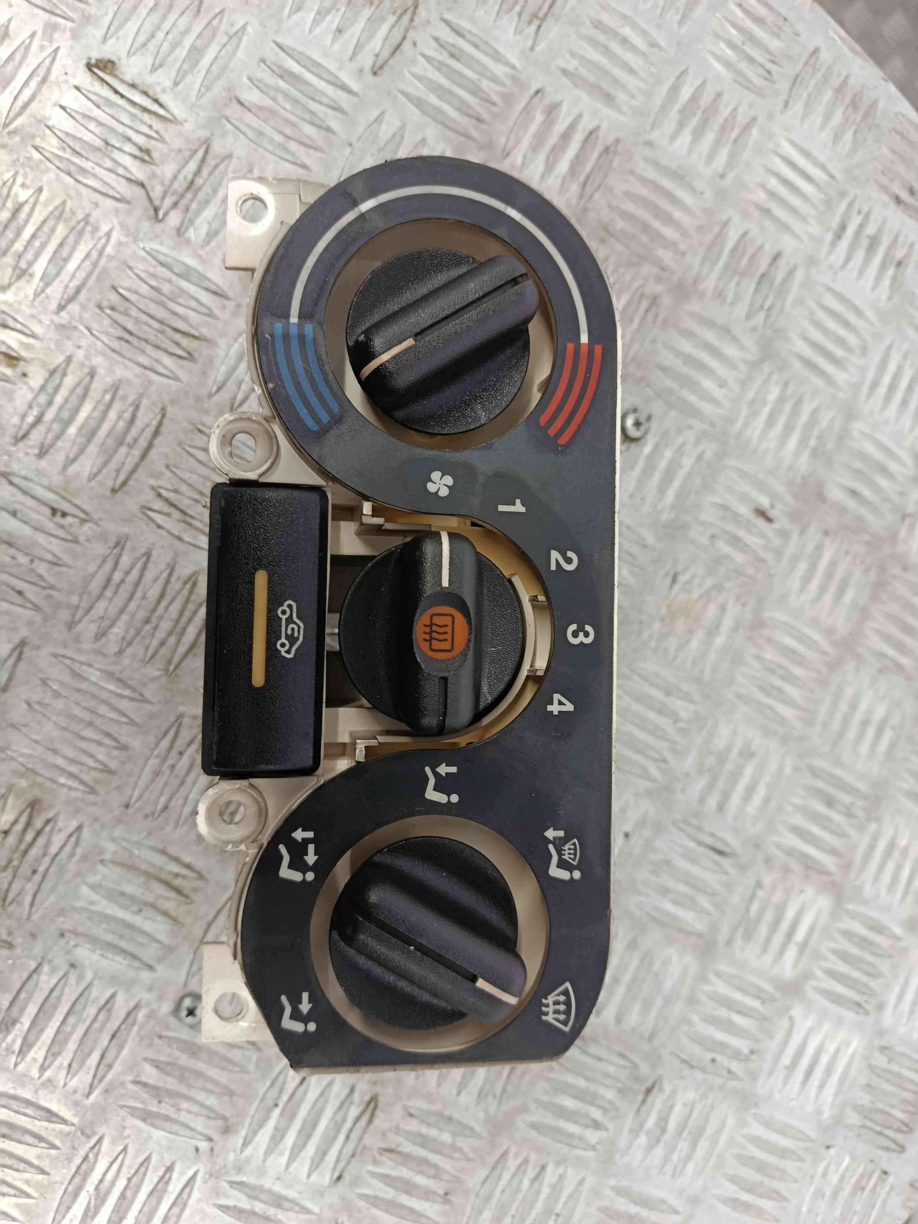 Comando da Sofagem / Climatronic 90360130 - OPEL ASTRA F Hatchback (T92)-38445515 Comando da Sofagem / Climatronic 90360130 - OPEL ASTRA F Hatchback (T92)-38445515