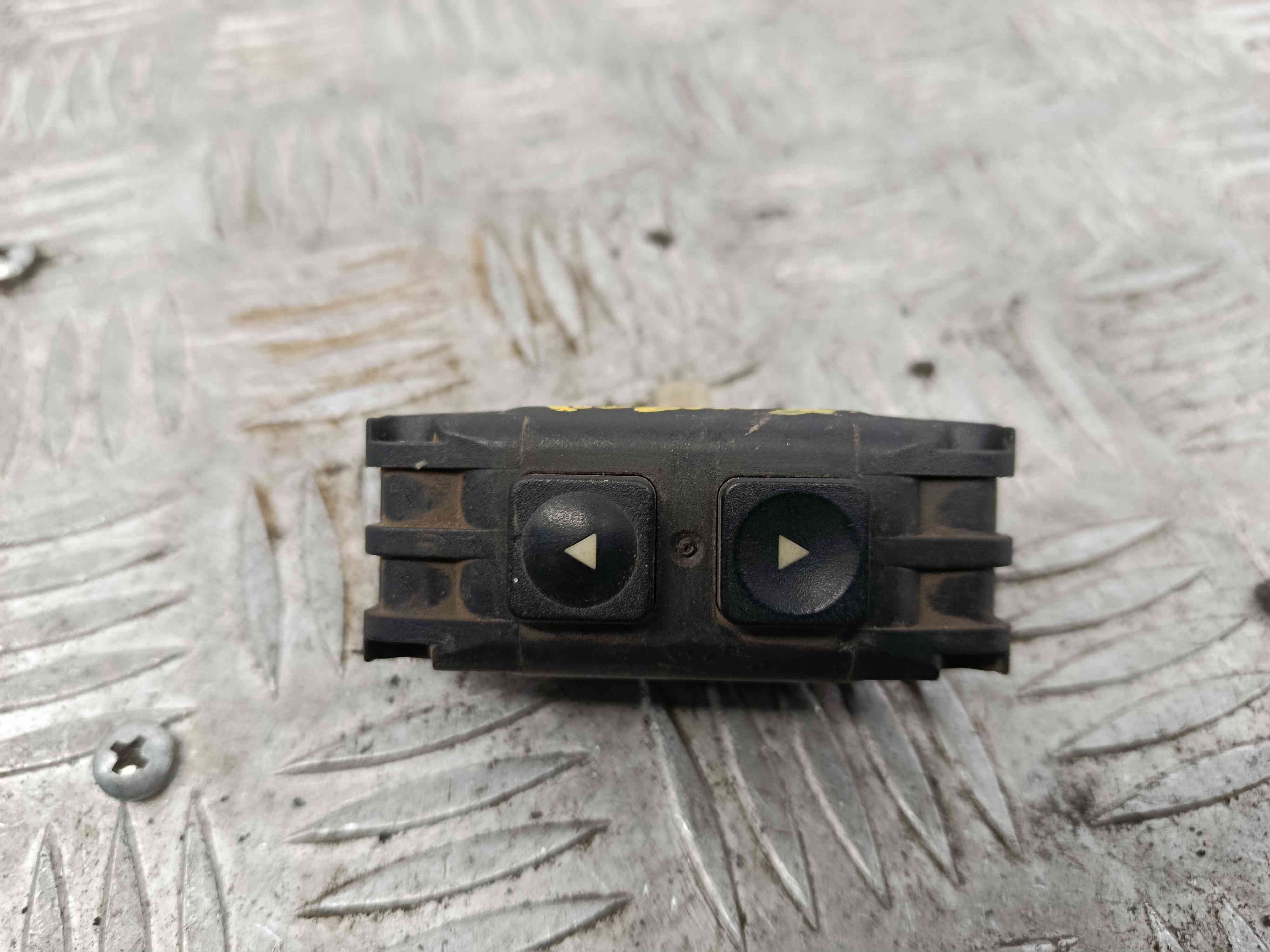 Interruptor / Comando Elevador Vidro Trás Dto  - FIAT TEMPRA (159_)-38463624