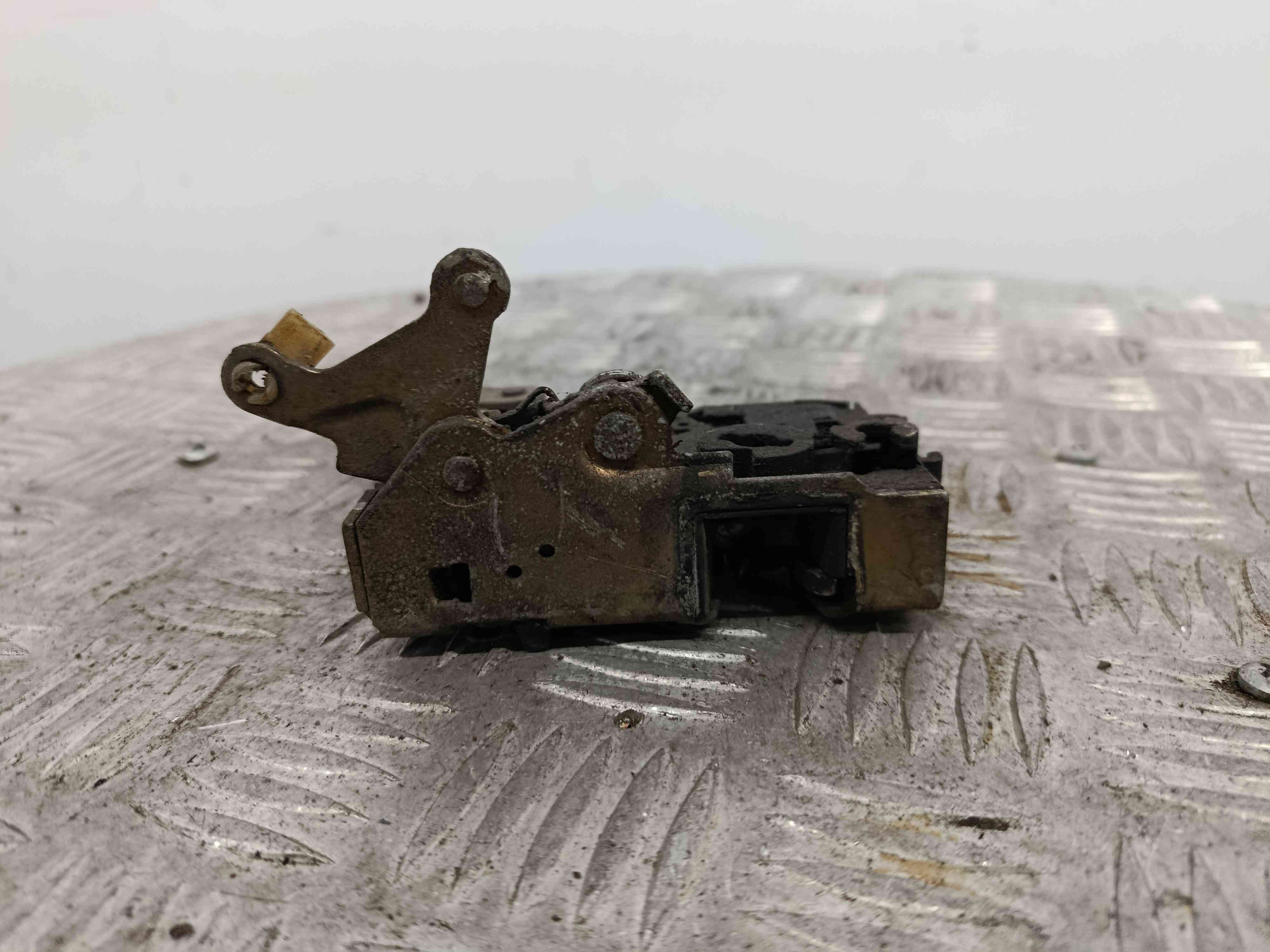 Fecho da Porta Trás Esq 913734 - PEUGEOT 106 I (1A, 1C)-38464135