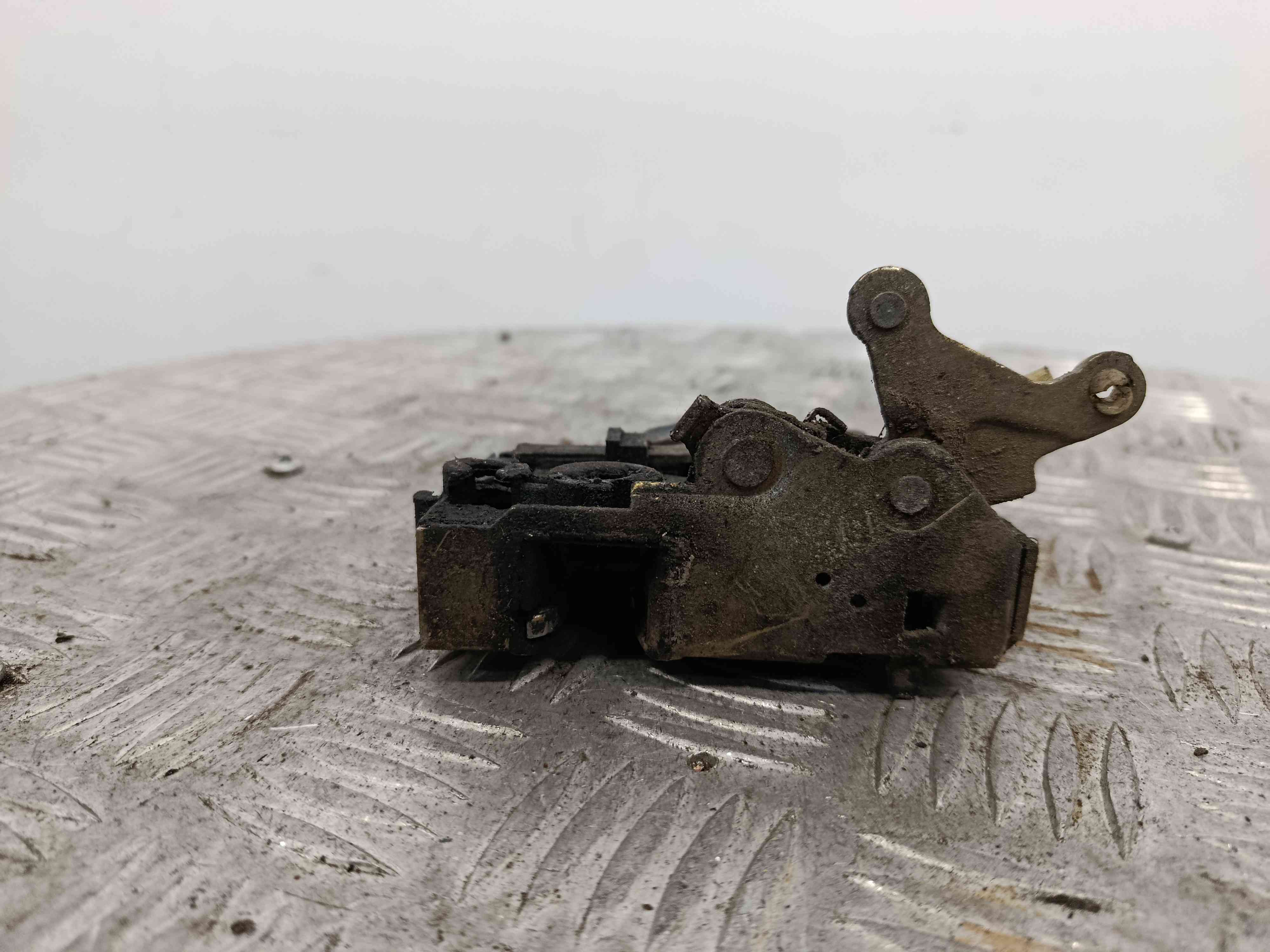 Fecho da Porta Trás Dto 913846 - PEUGEOT 106 I (1A, 1C)-38464161