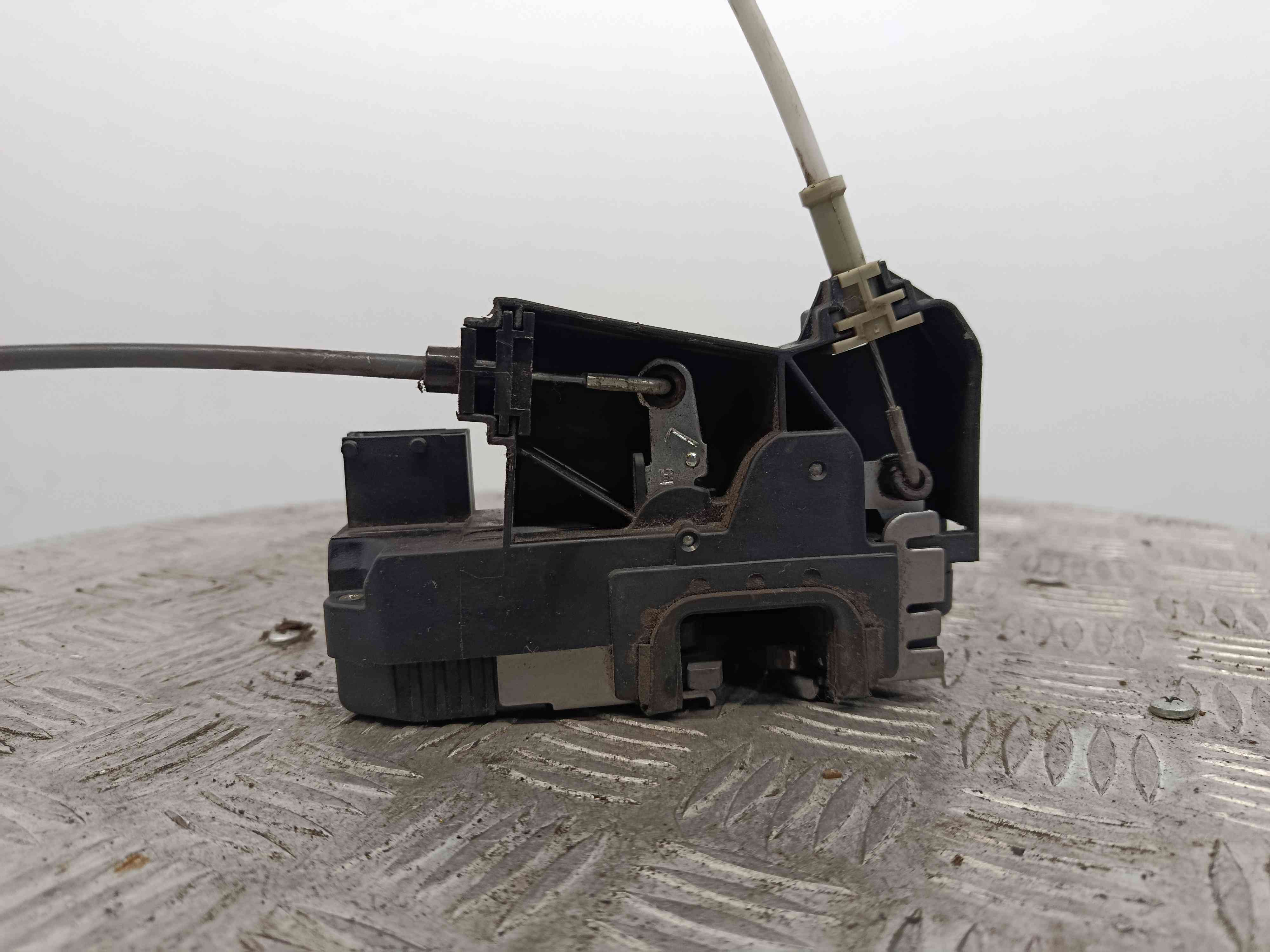 Fecho da Porta Frente Esq 24444015 - OPEL ZAFIRA A Veículo multiuso (T98)-38464355