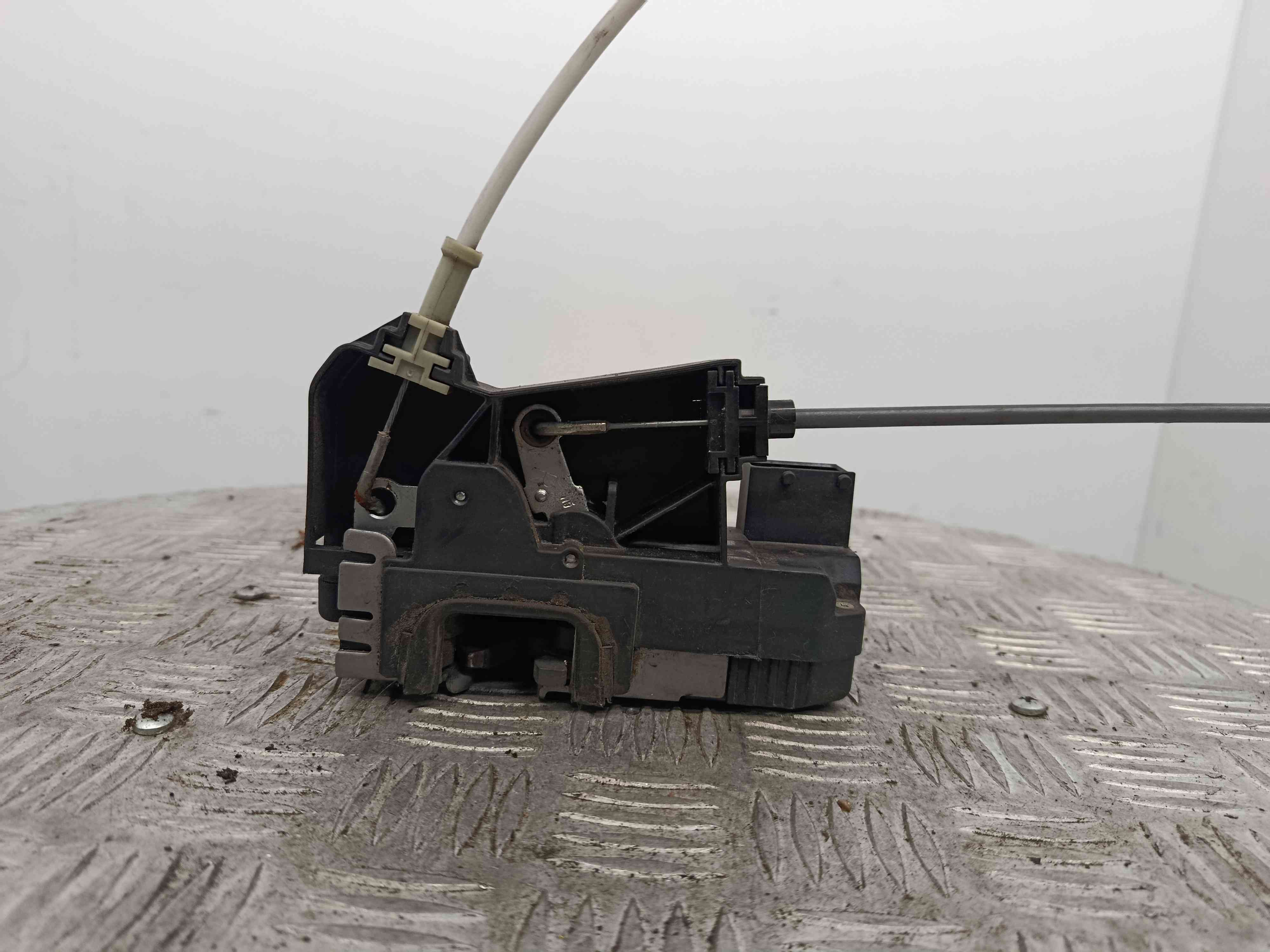 Fecho da Porta Frente Dto 24444016 - OPEL ZAFIRA A Veículo multiuso (T98)-38464358