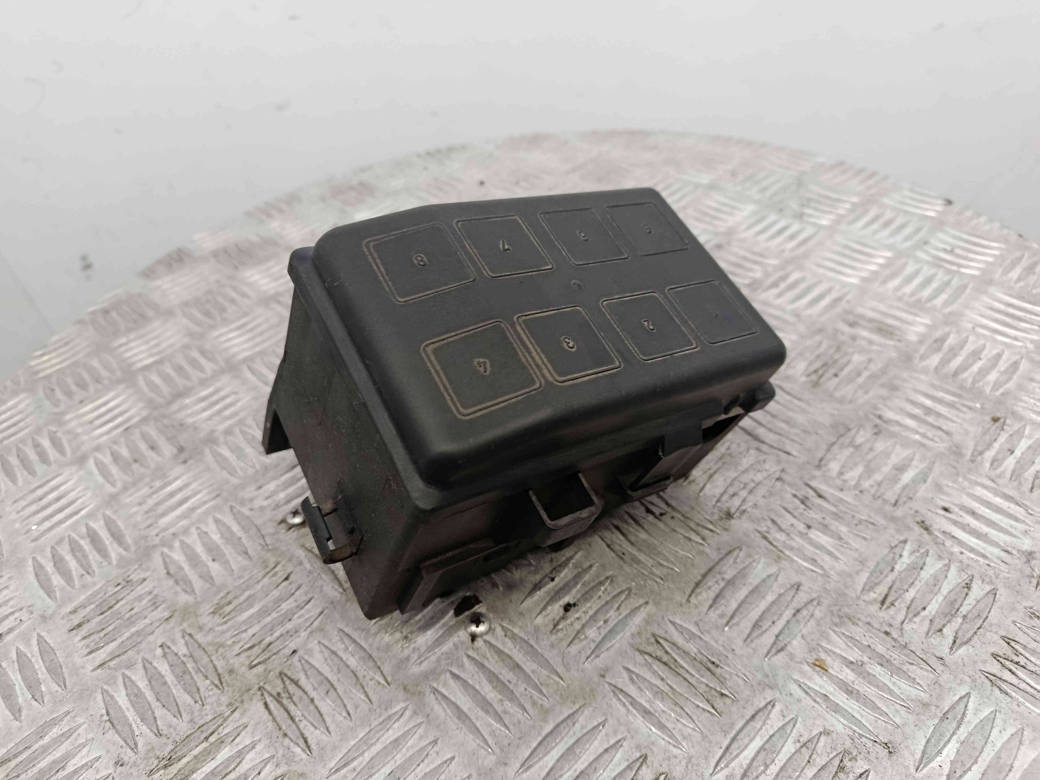 Caixa de Fusiveis 90560119 - OPEL ZAFIRA A Veículo multiuso (T98)-38464425 Caixa de Fusiveis 90560119 - OPEL ZAFIRA A Veículo multiuso (T98)-38464425