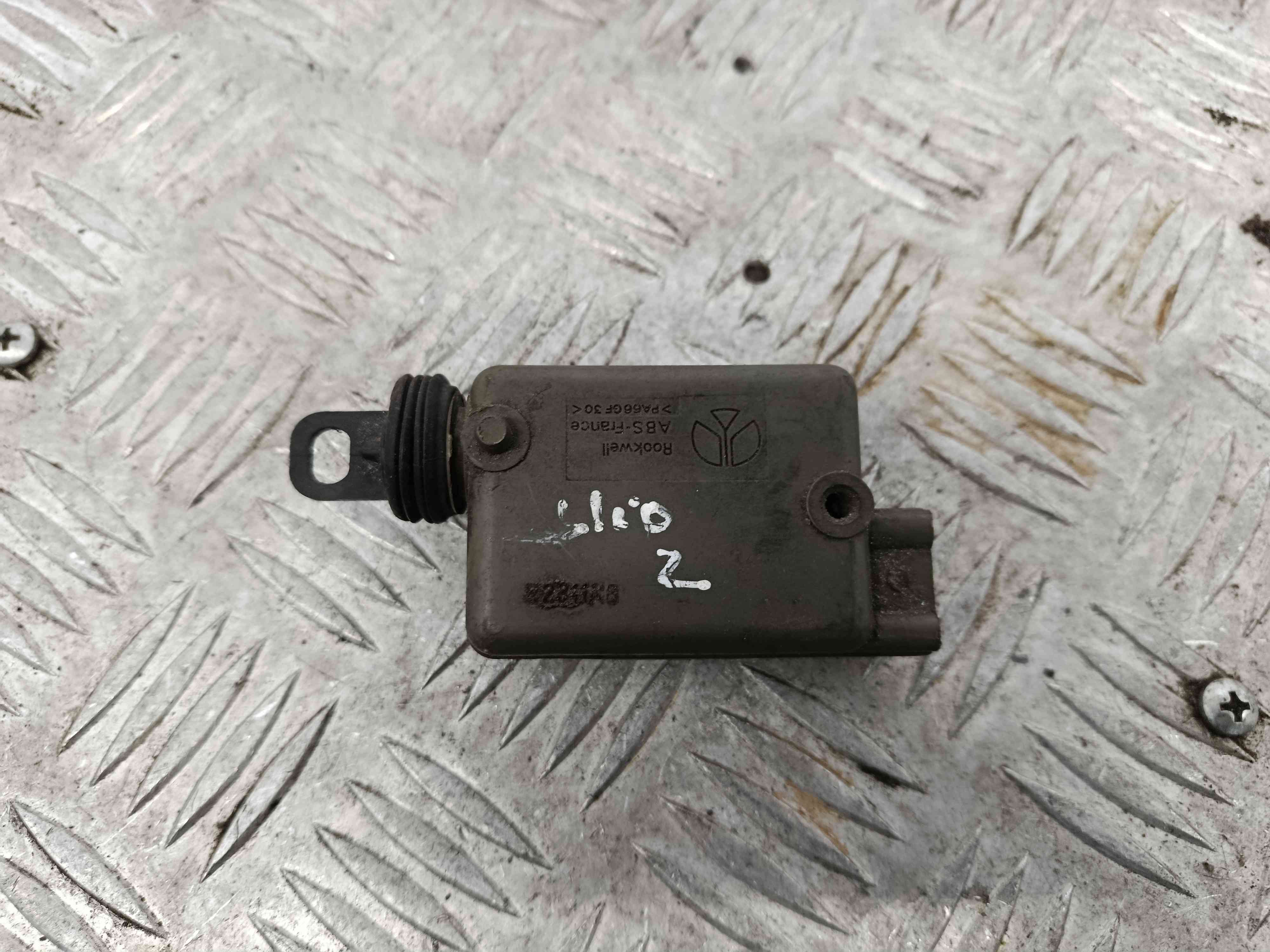 Pistola Fecho Central Mala 7701039565 - RENAULT CLIO II (BB_, CB_), CLIO Mk II (BB_, CB_)-38467396