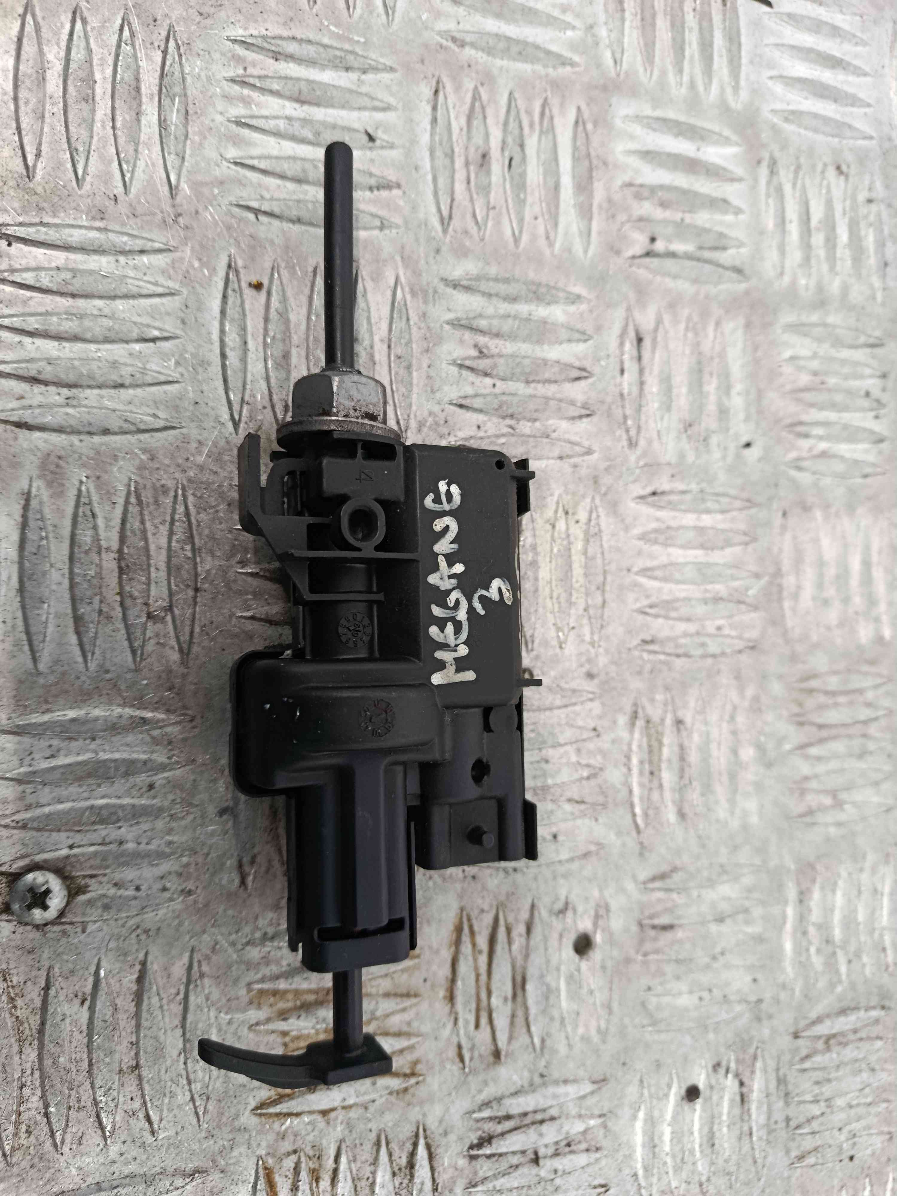 Pistola Fecho Central Mala 8200305732 - RENAULT MEGANE III Hatchback (BZ0/1_, B3_)-38469389