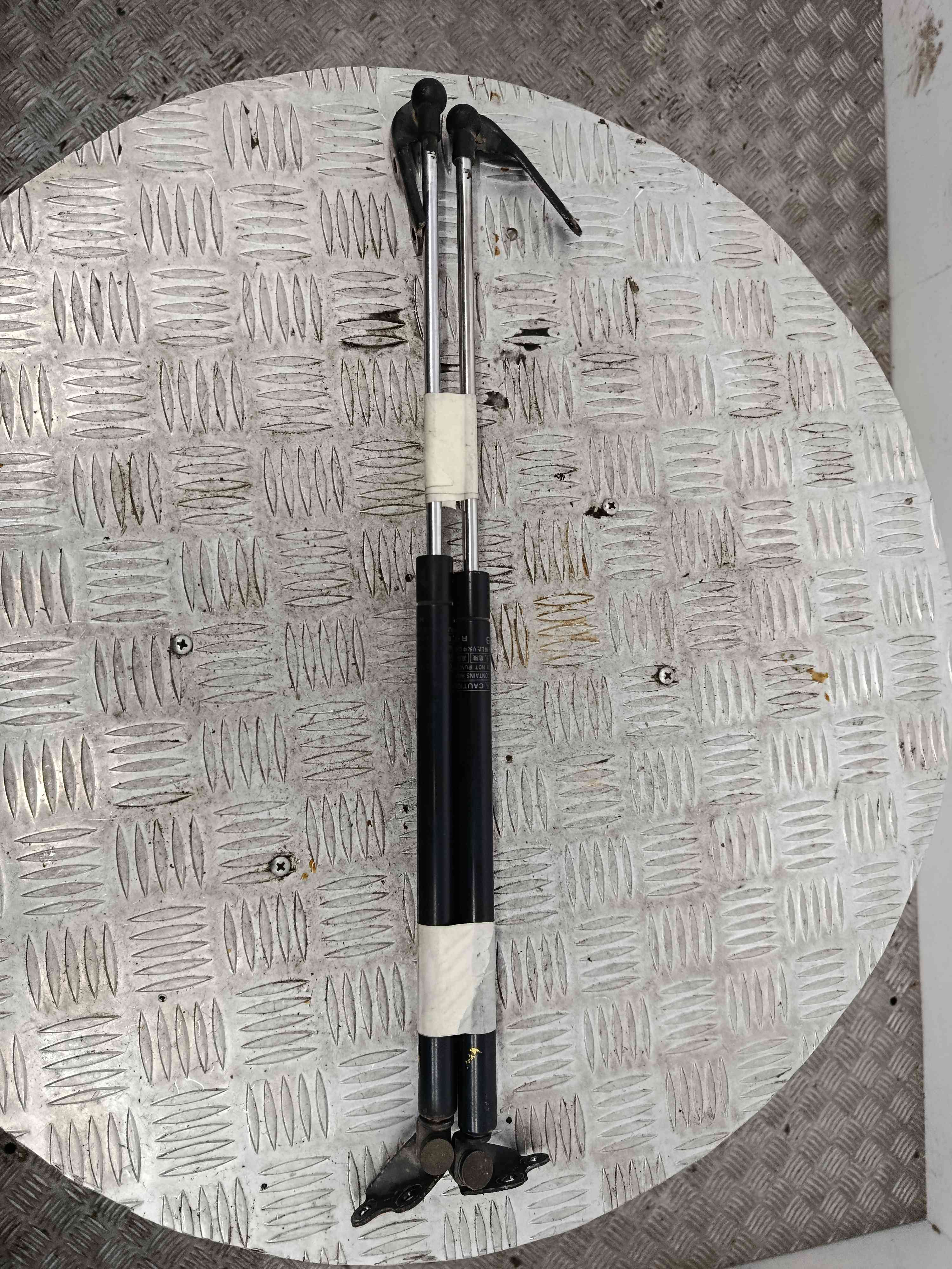 Amortecedor da Mala - TOYOTA ECHO (_P1_), YARIS (_P1_), YARIS/VITZ (_P1_)-38471120 Amortecedor da Mala - TOYOTA ECHO (_P1_), YARIS (_P1_), YARIS/VITZ (_P1_)-38471120