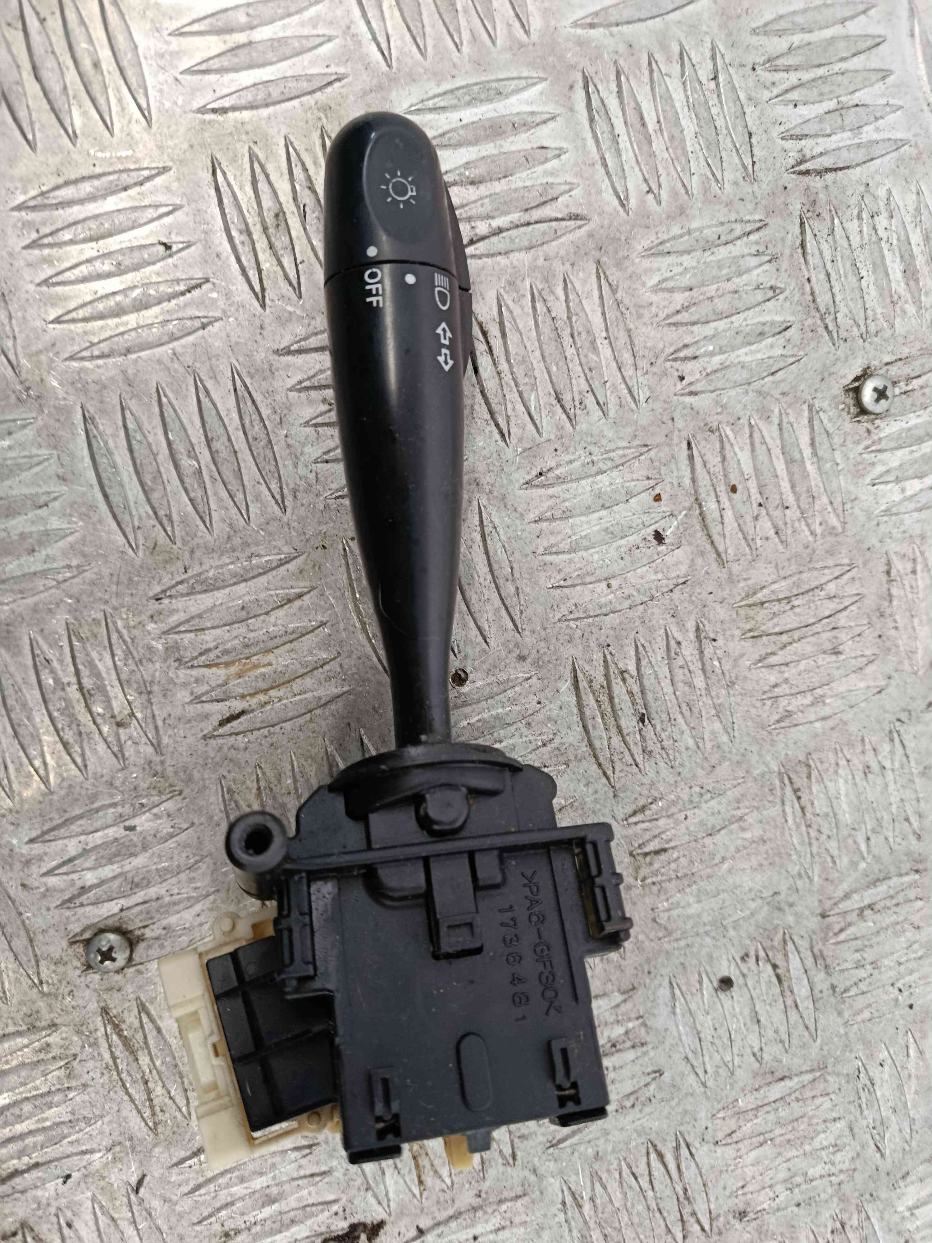 Manete / Comando dos Piscas 173648 - TOYOTA ECHO (_P1_), YARIS (_P1_), YARIS/VITZ (_P1_)-38471055 Manete / Comando dos Piscas 173648 - TOYOTA ECHO (_P1_), YARIS (_P1_), YARIS/VITZ (_P1_)-38471055