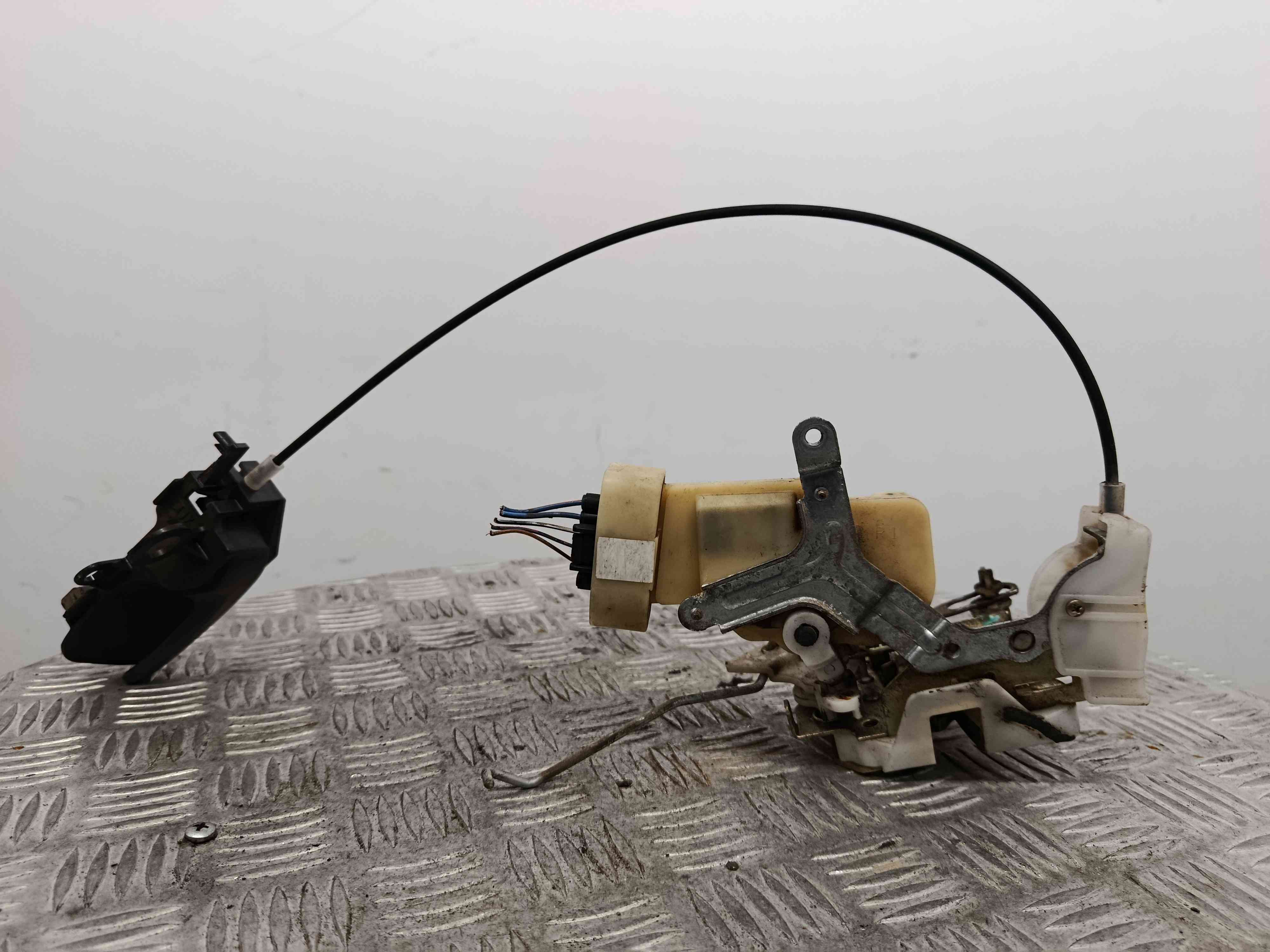 Fecho da Porta Frente Dto - TOYOTA ECHO (_P1_), YARIS (_P1_), YARIS/VITZ (_P1_)-38473373 Fecho da Porta Frente Dto - TOYOTA ECHO (_P1_), YARIS (_P1_), YARIS/VITZ (_P1_)-38473373